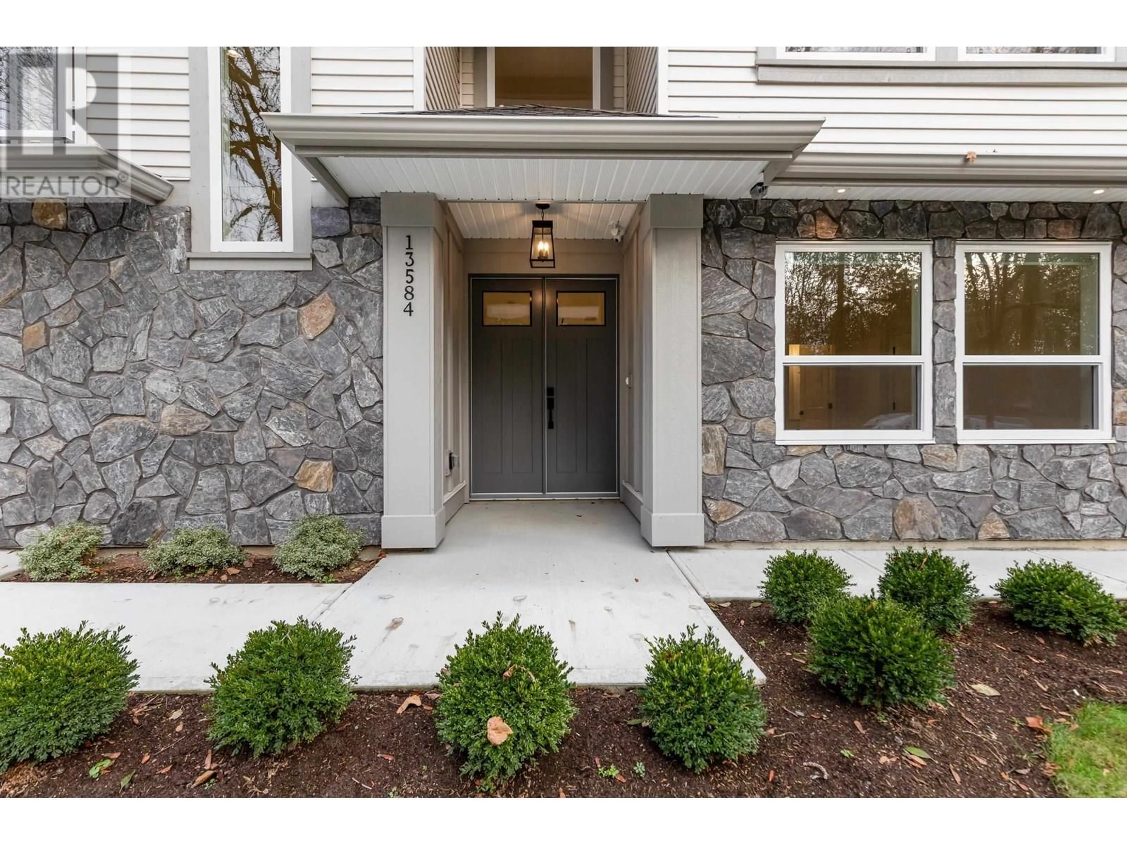Indoor entryway for 13584 231B STREET, Maple Ridge British Columbia V4R2R5