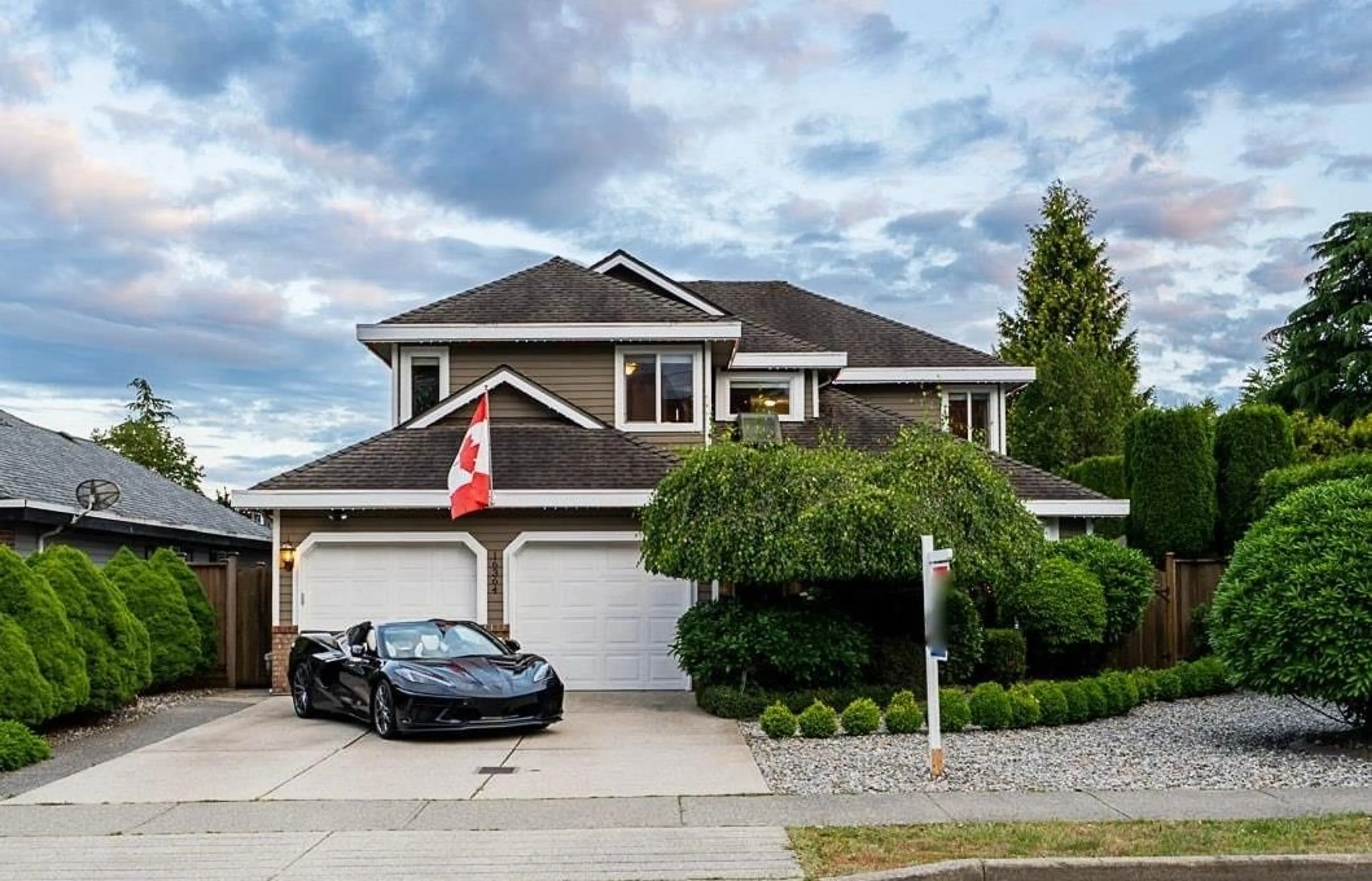 Home with vinyl exterior material, street for 16364 108, Surrey British Columbia V4N1M2