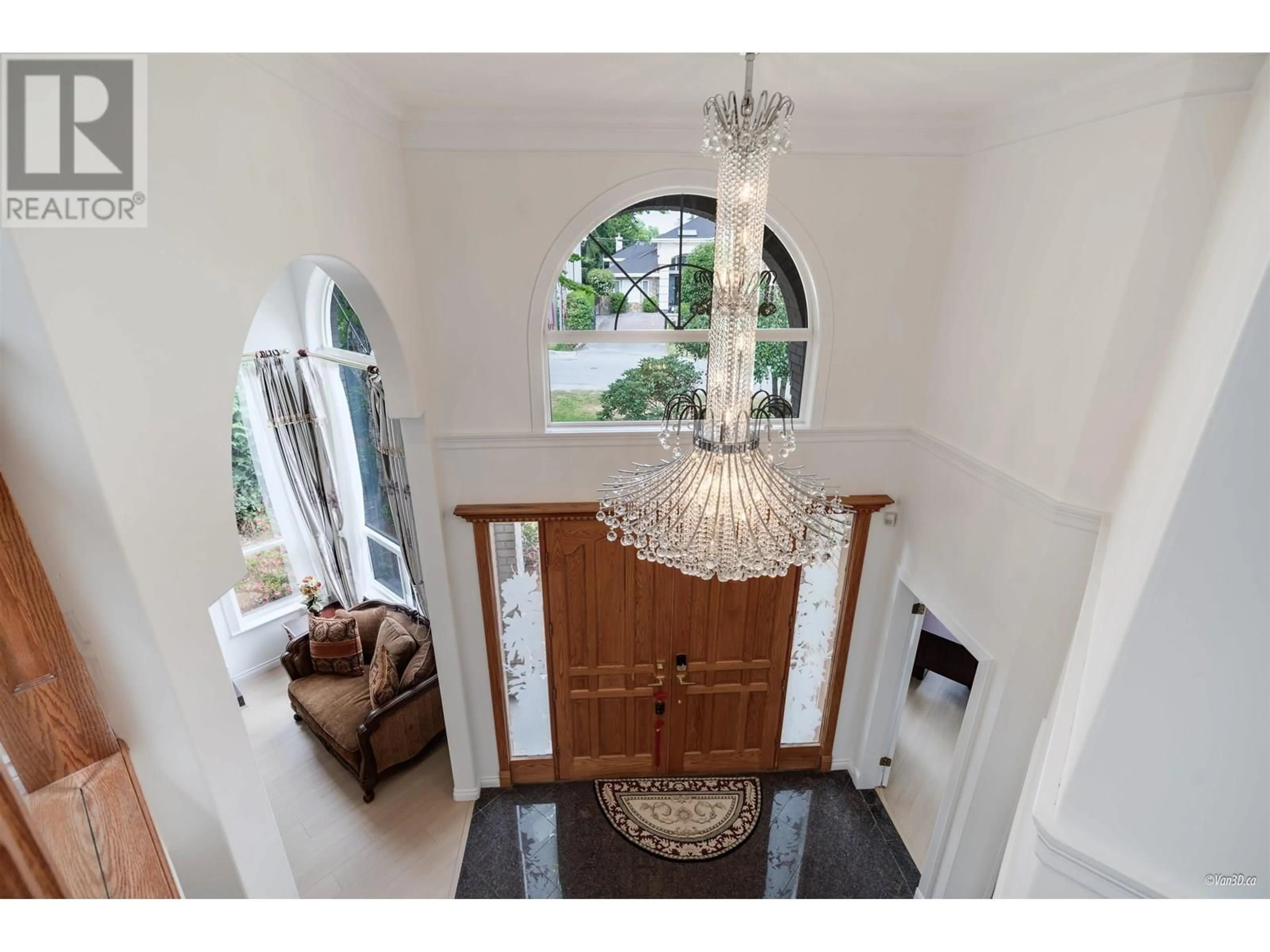 Indoor foyer for 8200 BOWCOCK ROAD, Richmond British Columbia V6Y1C2
