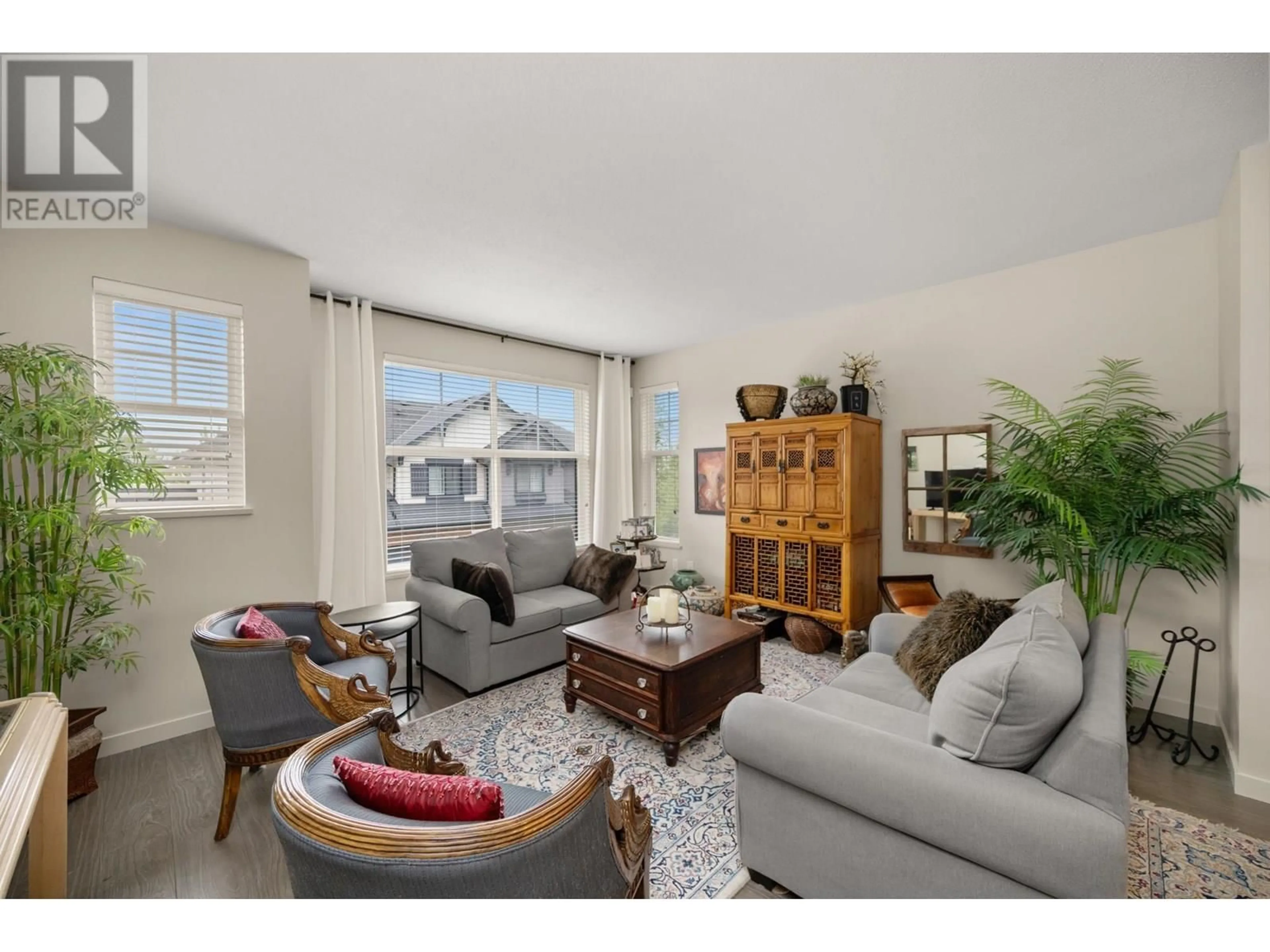 Living room with furniture, unknown for 18 - 3461 PRINCETON AVENUE, Coquitlam British Columbia V3E0M2