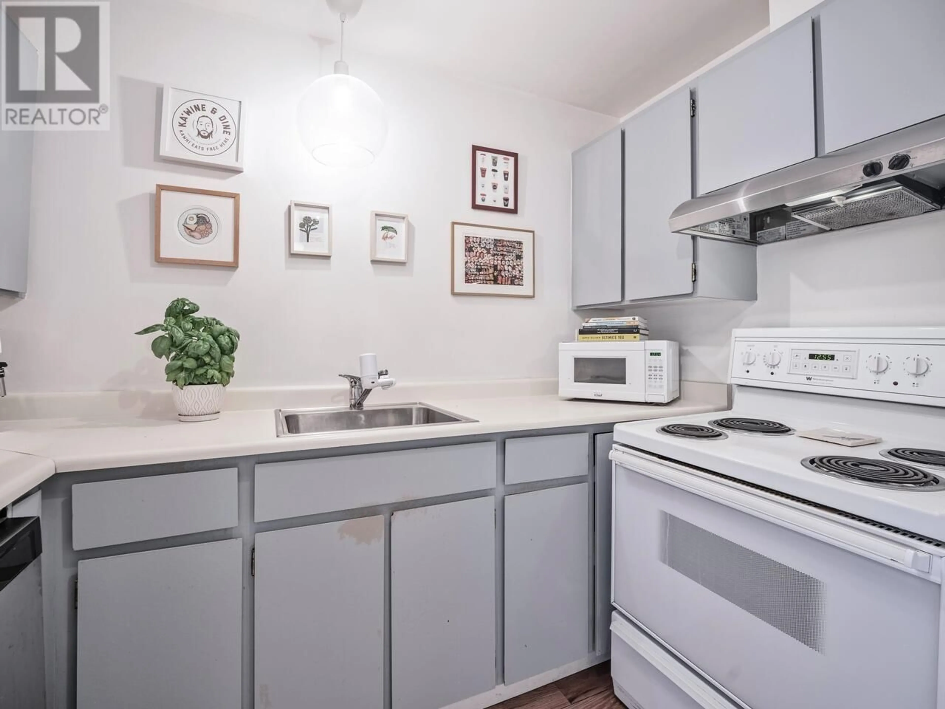Standard kitchen, unknown for 51 - 1825 PURCELL WAY, North Vancouver British Columbia V7J3H4