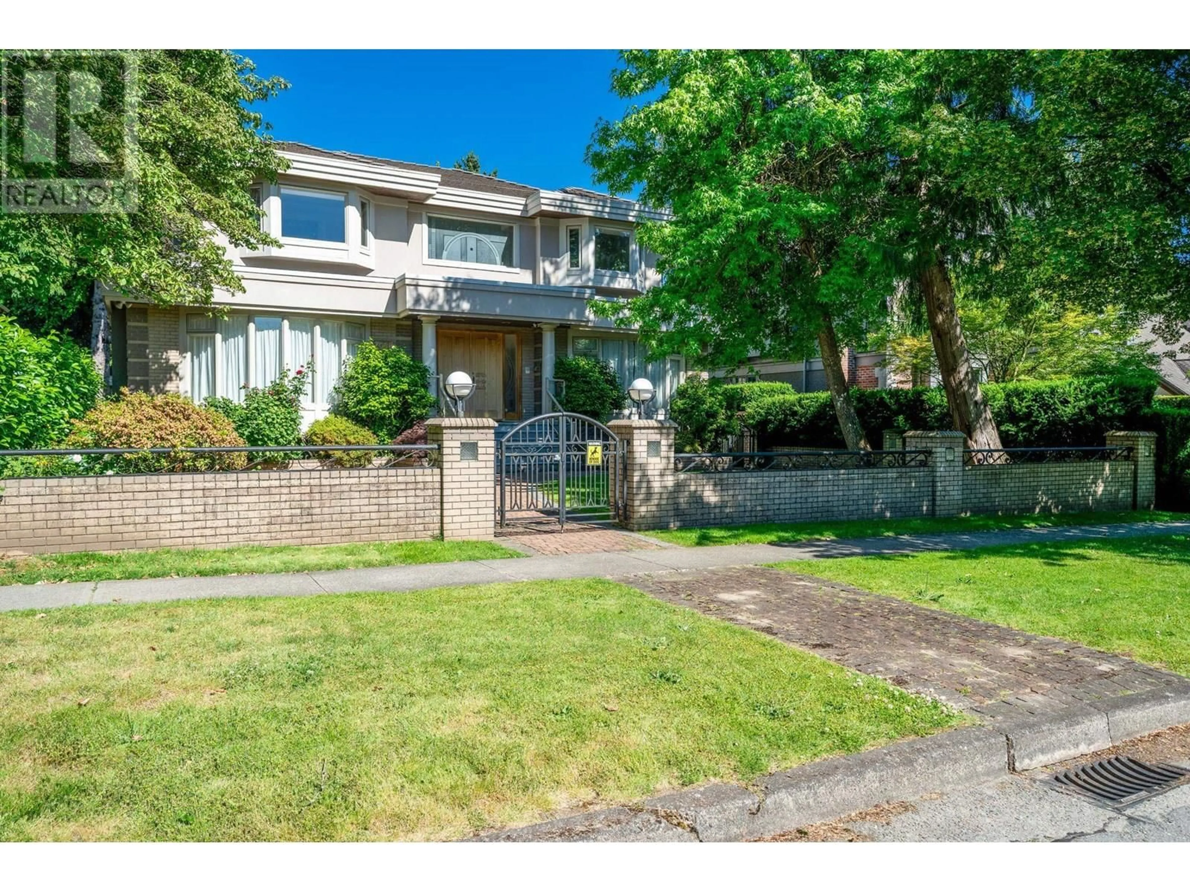 A pic from outside/outdoor area/front of a property/back of a property/a pic from drone, street for 7088 WILTSHIRE STREET, Vancouver British Columbia V6P5H5