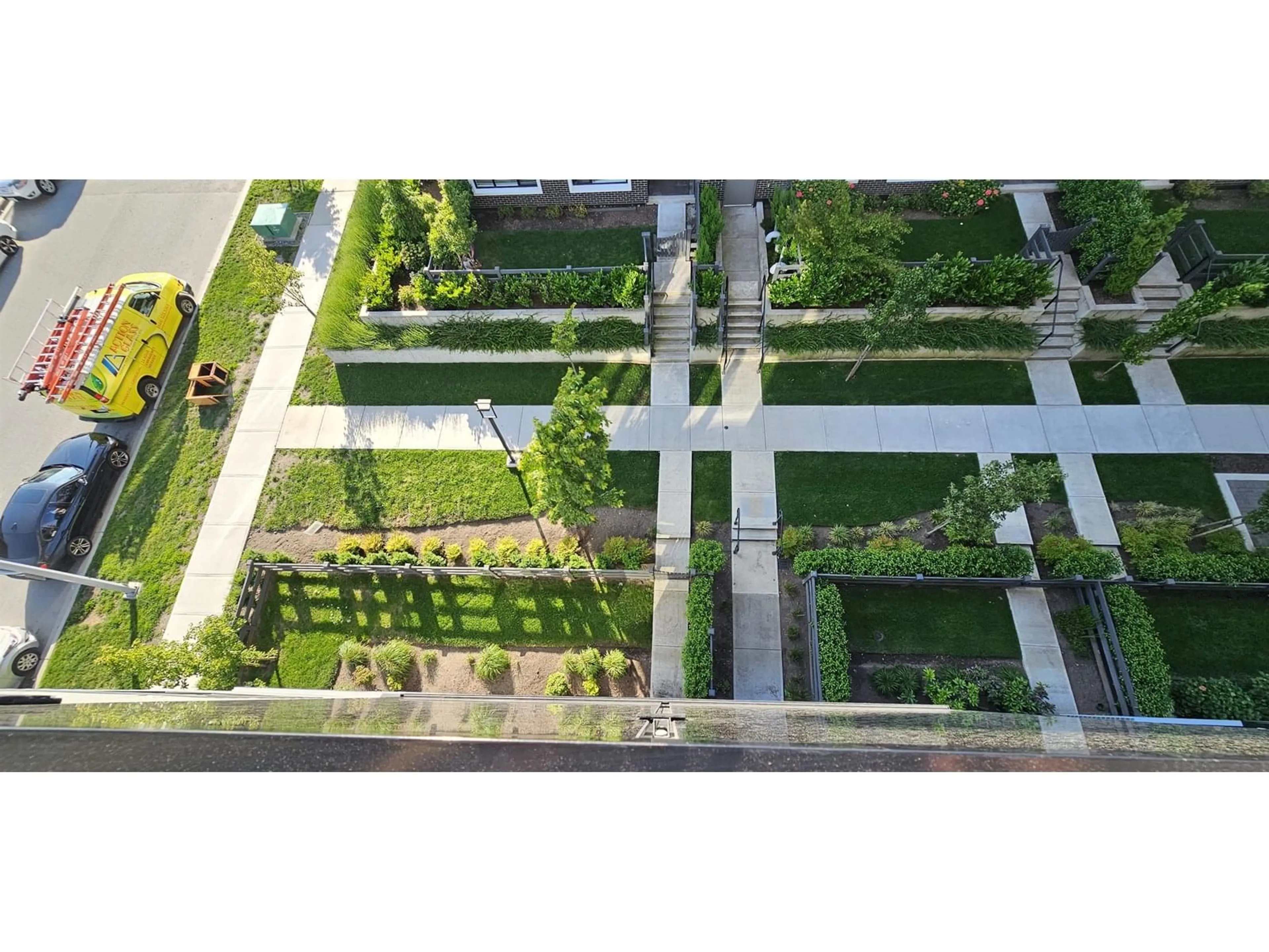 A pic from outside/outdoor area/front of a property/back of a property/a pic from drone, street for 501 - 15825 85, Surrey British Columbia V4N6W9
