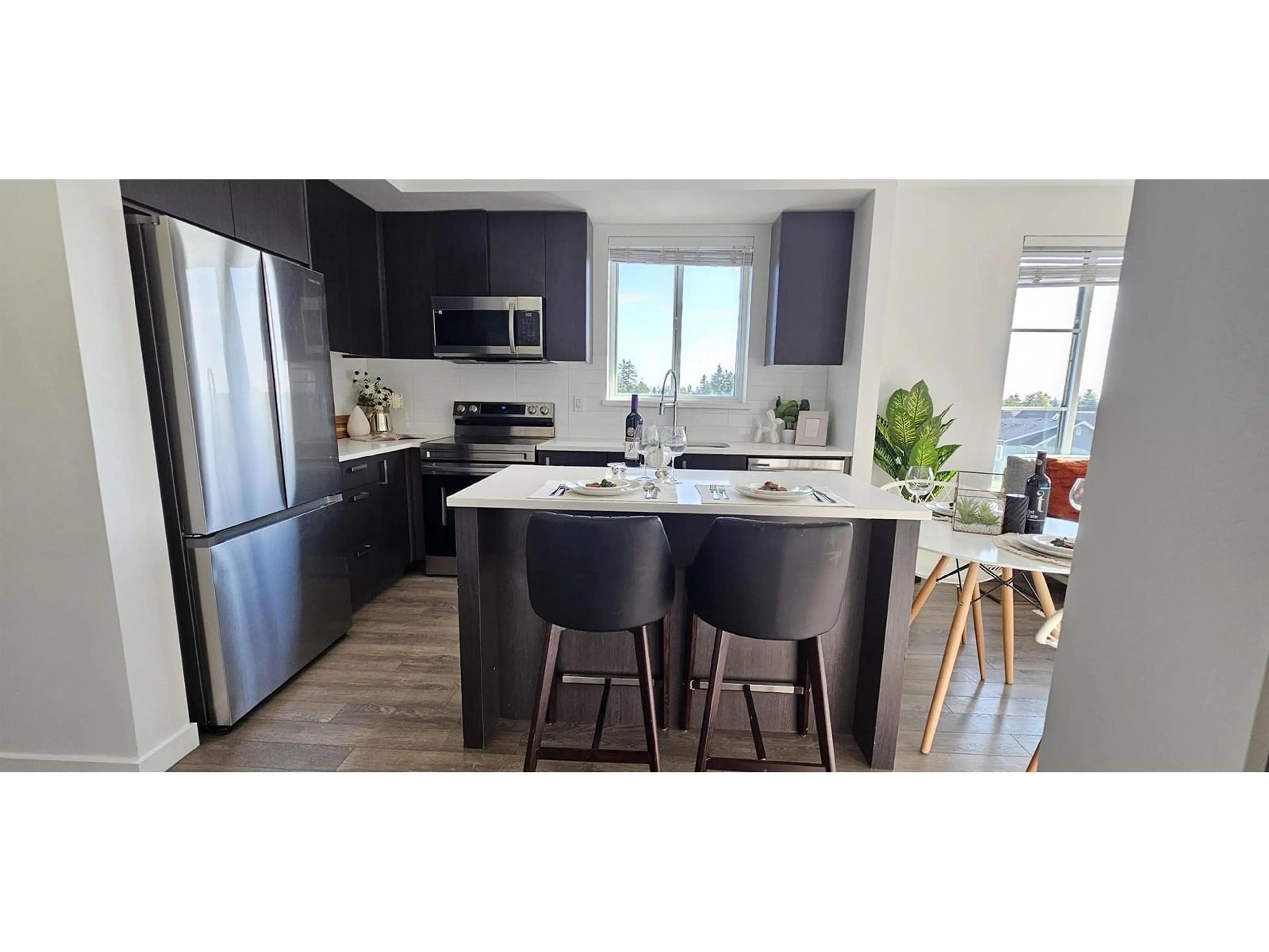 Open concept kitchen, unknown for 501 - 15825 85, Surrey British Columbia V4N6W9