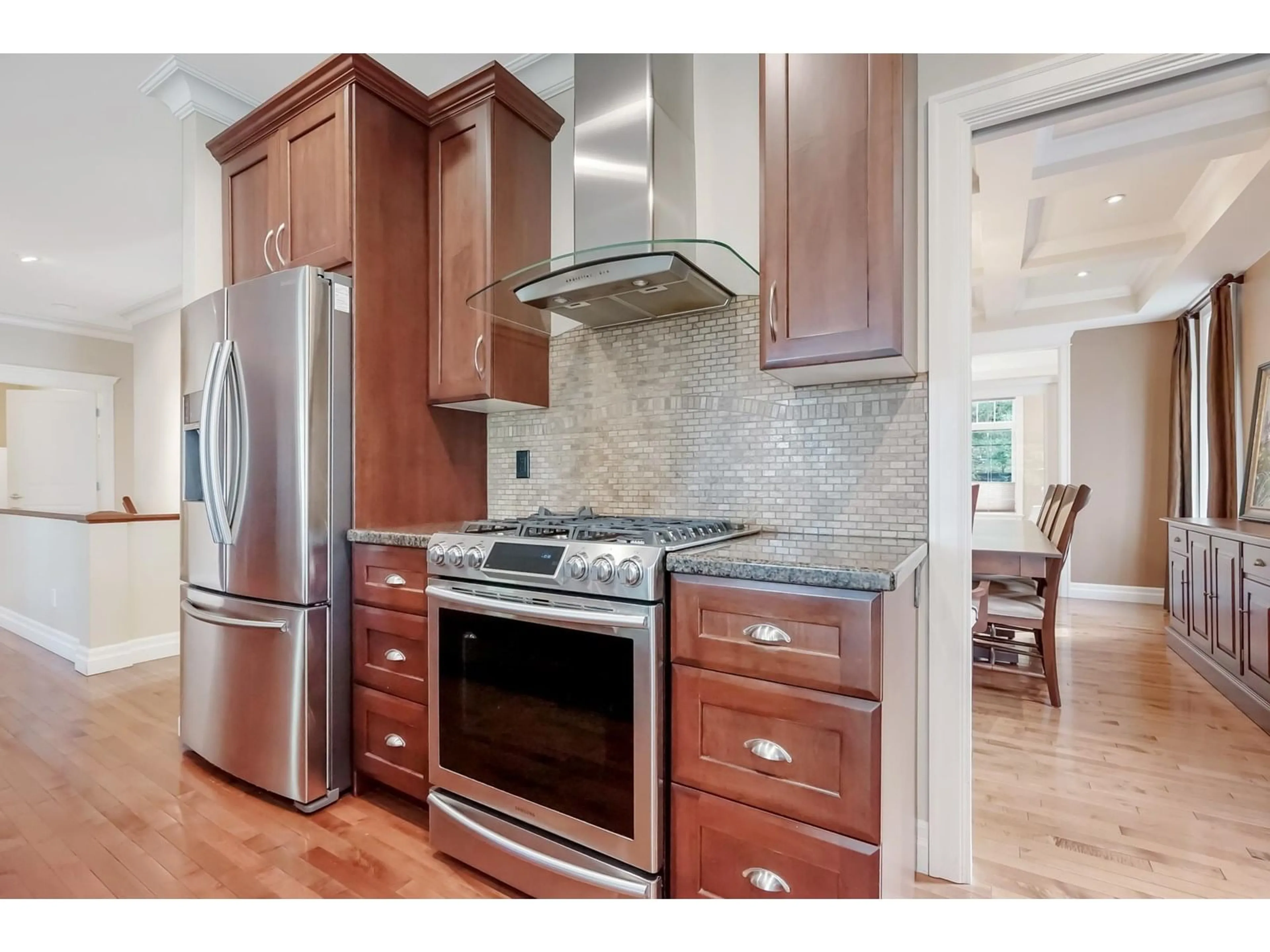 Open concept kitchen, unknown for 2796 MARBLE HILL, Abbotsford British Columbia V3G1C3