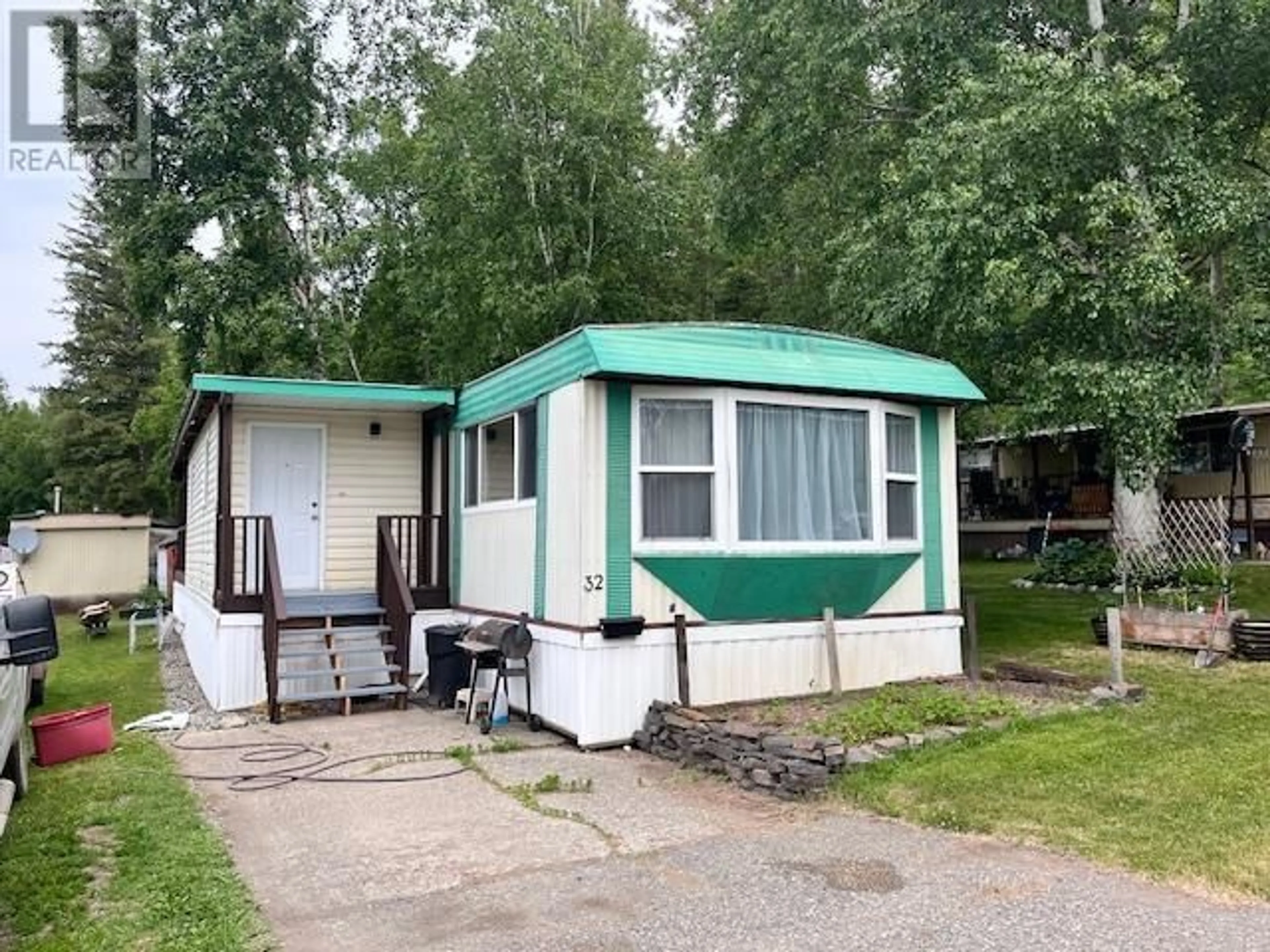 Home with vinyl exterior material, street for 32 - 3656 HILBORN ROAD, Quesnel British Columbia V2J3P7