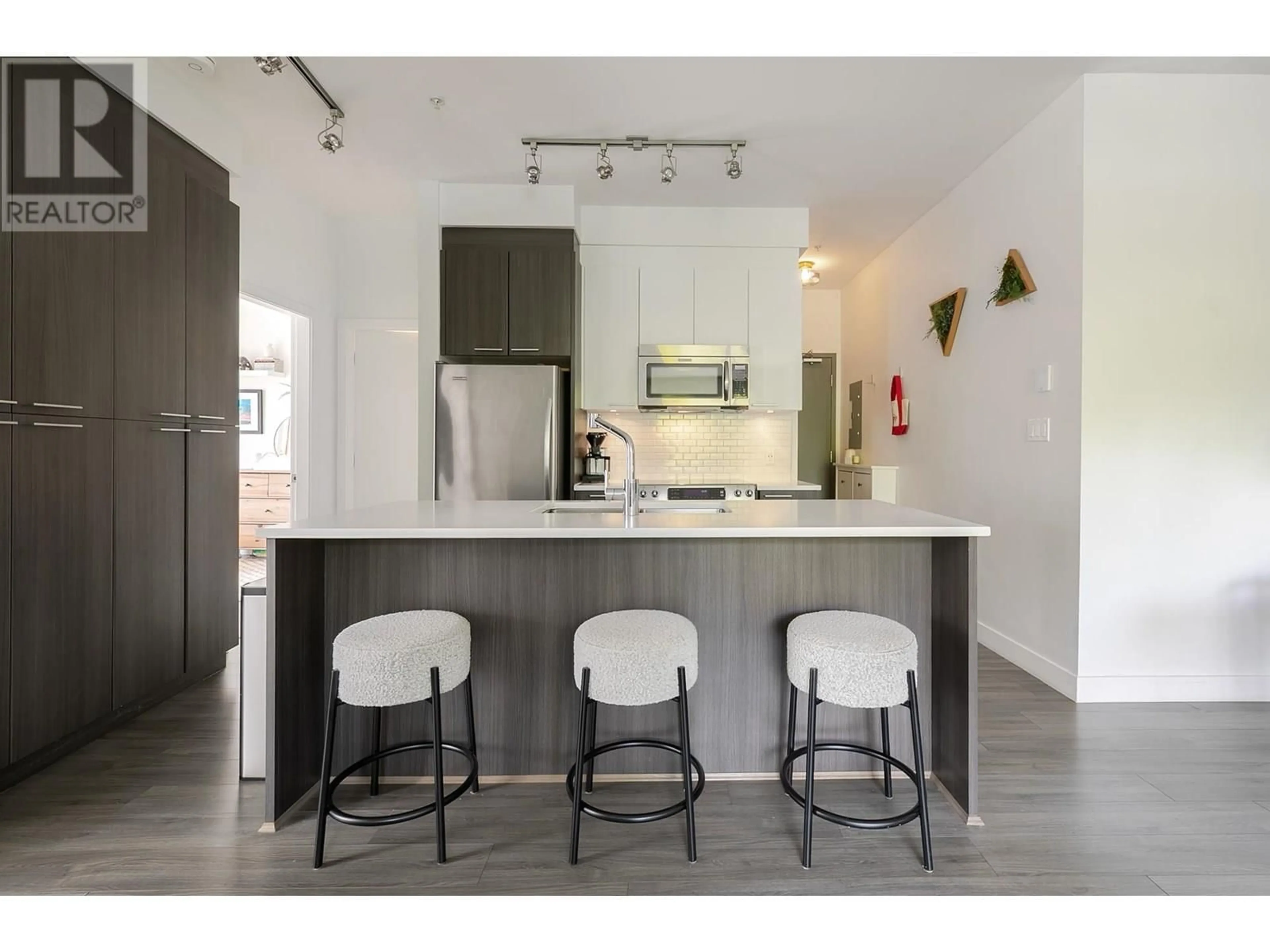 Open concept kitchen, unknown for 201 - 1201 16TH STREET, North Vancouver British Columbia V7P1R5