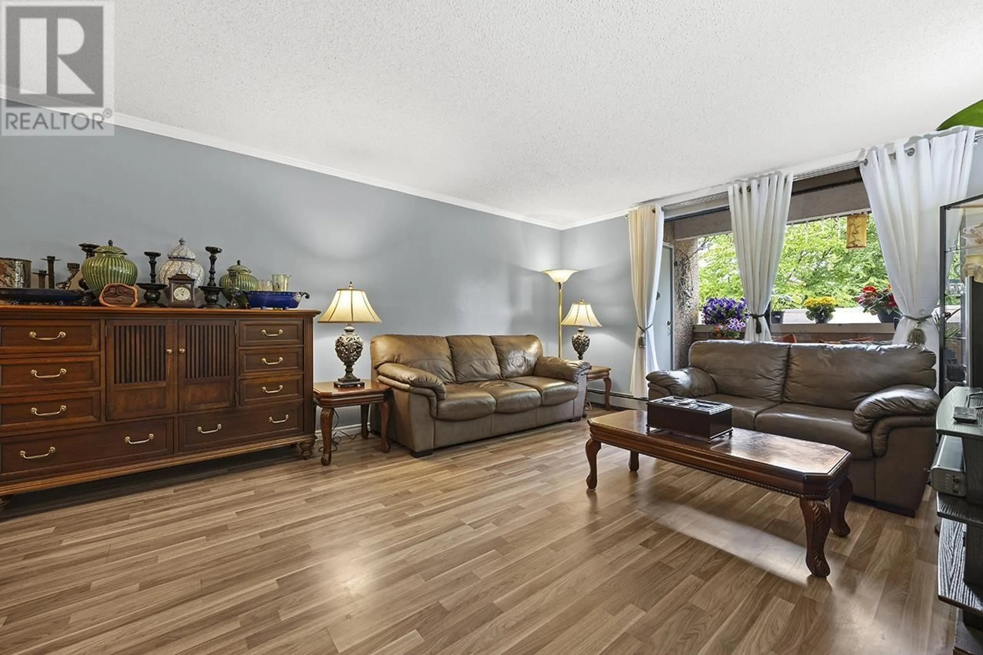 Living room with furniture, wood/laminate floor for 118 - 8540 CITATION DRIVE, Richmond British Columbia V6Y3A3