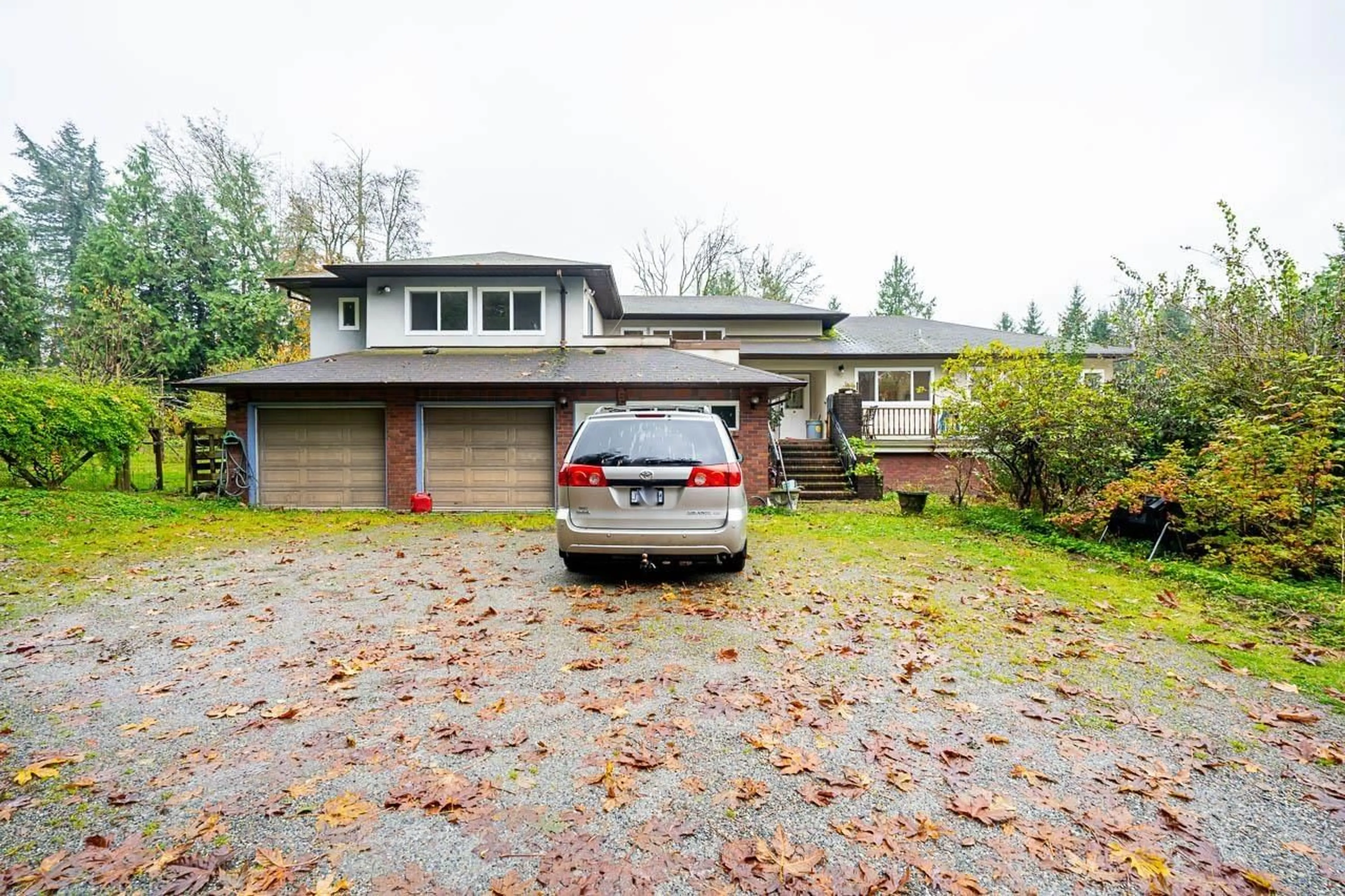 A pic from outside/outdoor area/front of a property/back of a property/a pic from drone, unknown for 19506 3A, Surrey British Columbia V3Z9S9