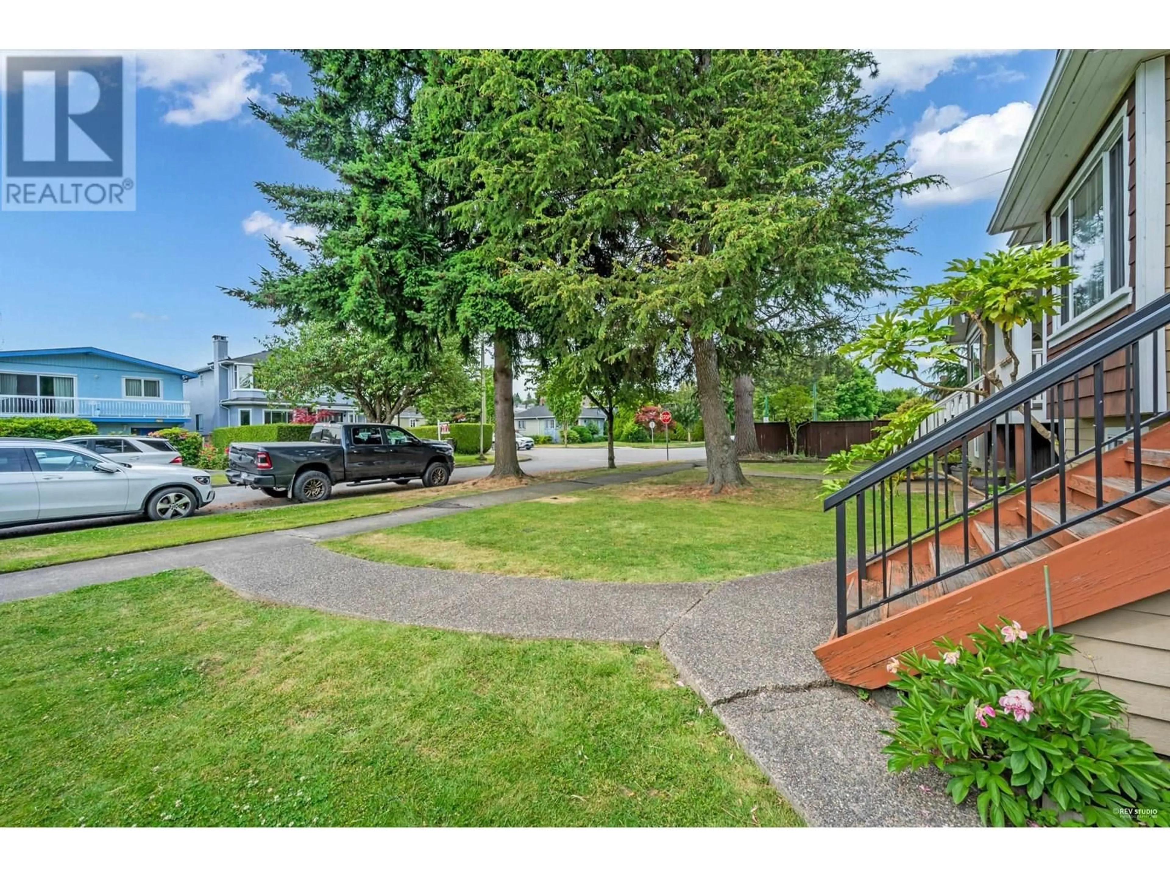 A pic from outside/outdoor area/front of a property/back of a property/a pic from drone, water/lake/river/ocean view for 2785 20TH AVENUE, Vancouver British Columbia V6L1H1