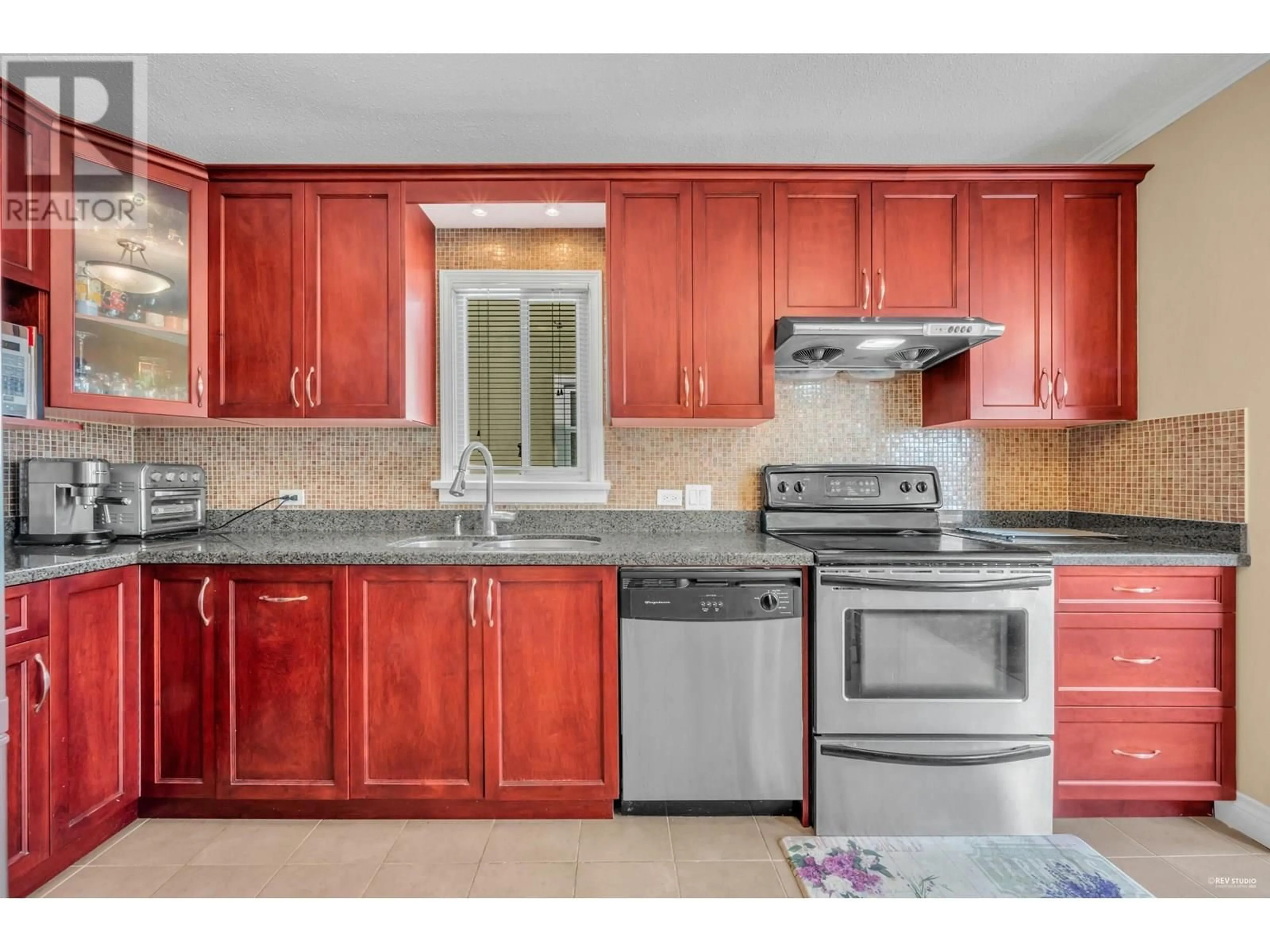 Standard kitchen, ceramic/tile floor for 2785 20TH AVENUE, Vancouver British Columbia V6L1H1
