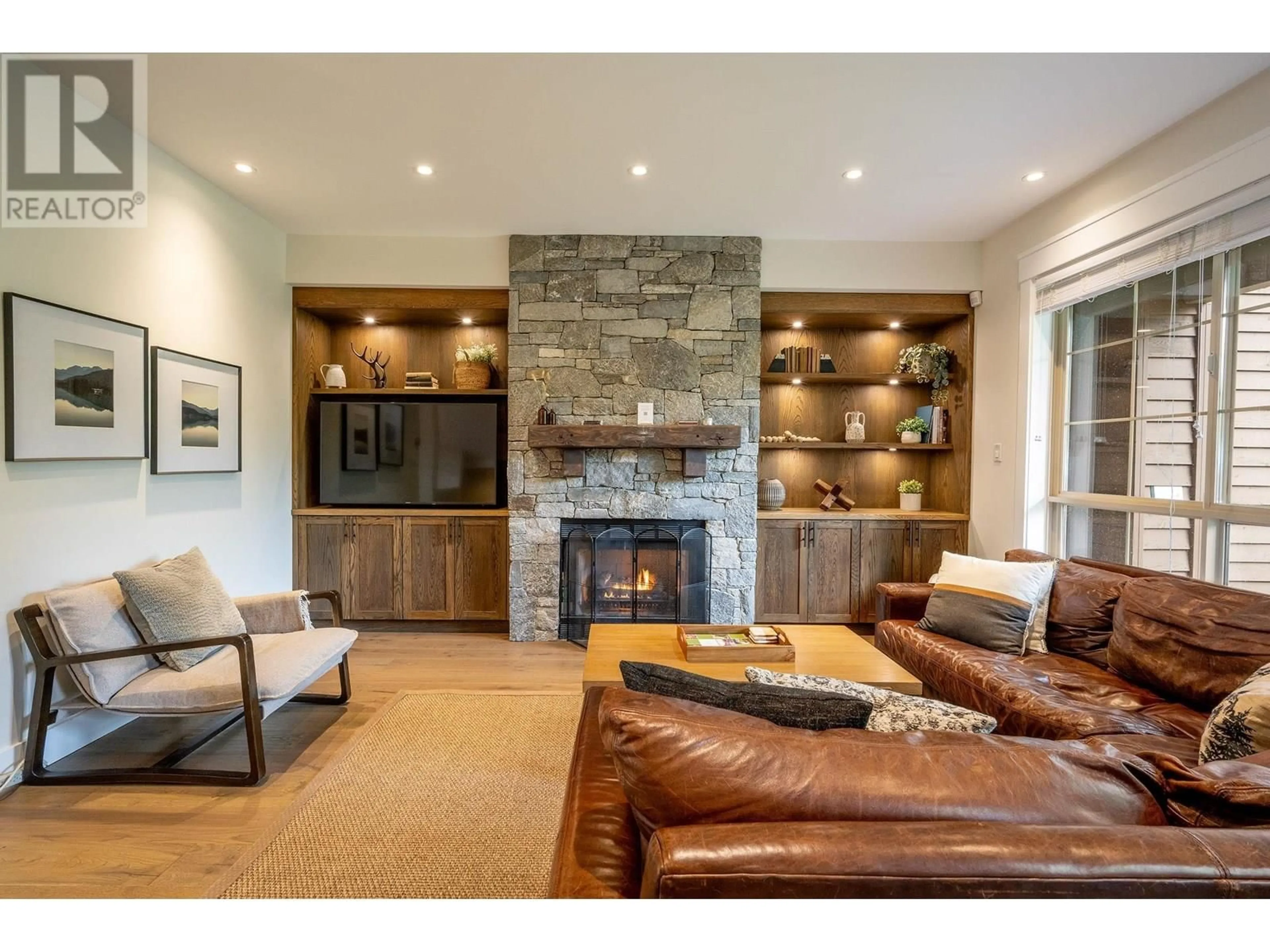 Living room with furniture, unknown for 17 - 8030 NICKLAUS NORTH BOULEVARD, Whistler British Columbia V8E1J7