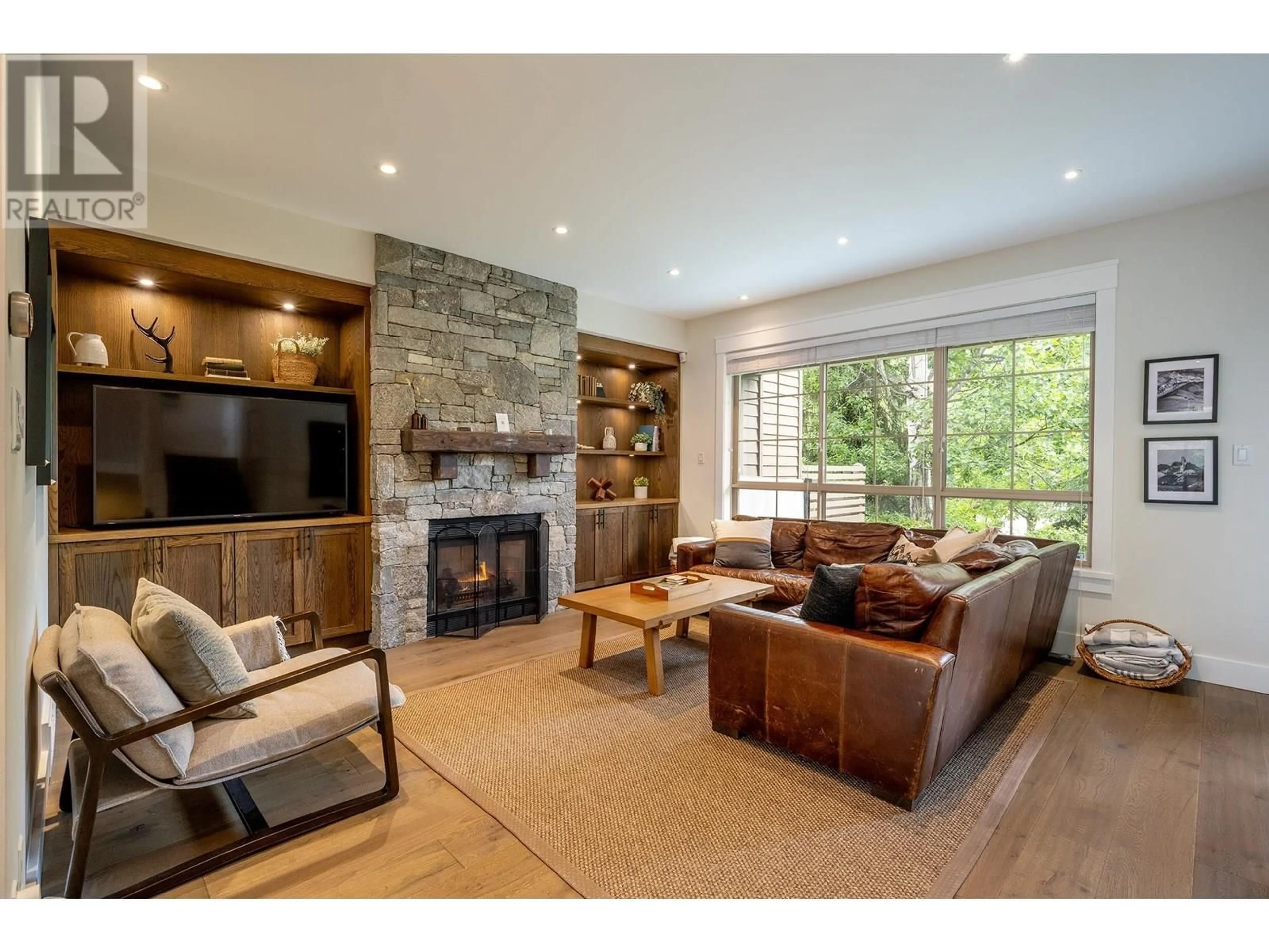 Living room with furniture, unknown for 17 - 8030 NICKLAUS NORTH BOULEVARD, Whistler British Columbia V8E1J7