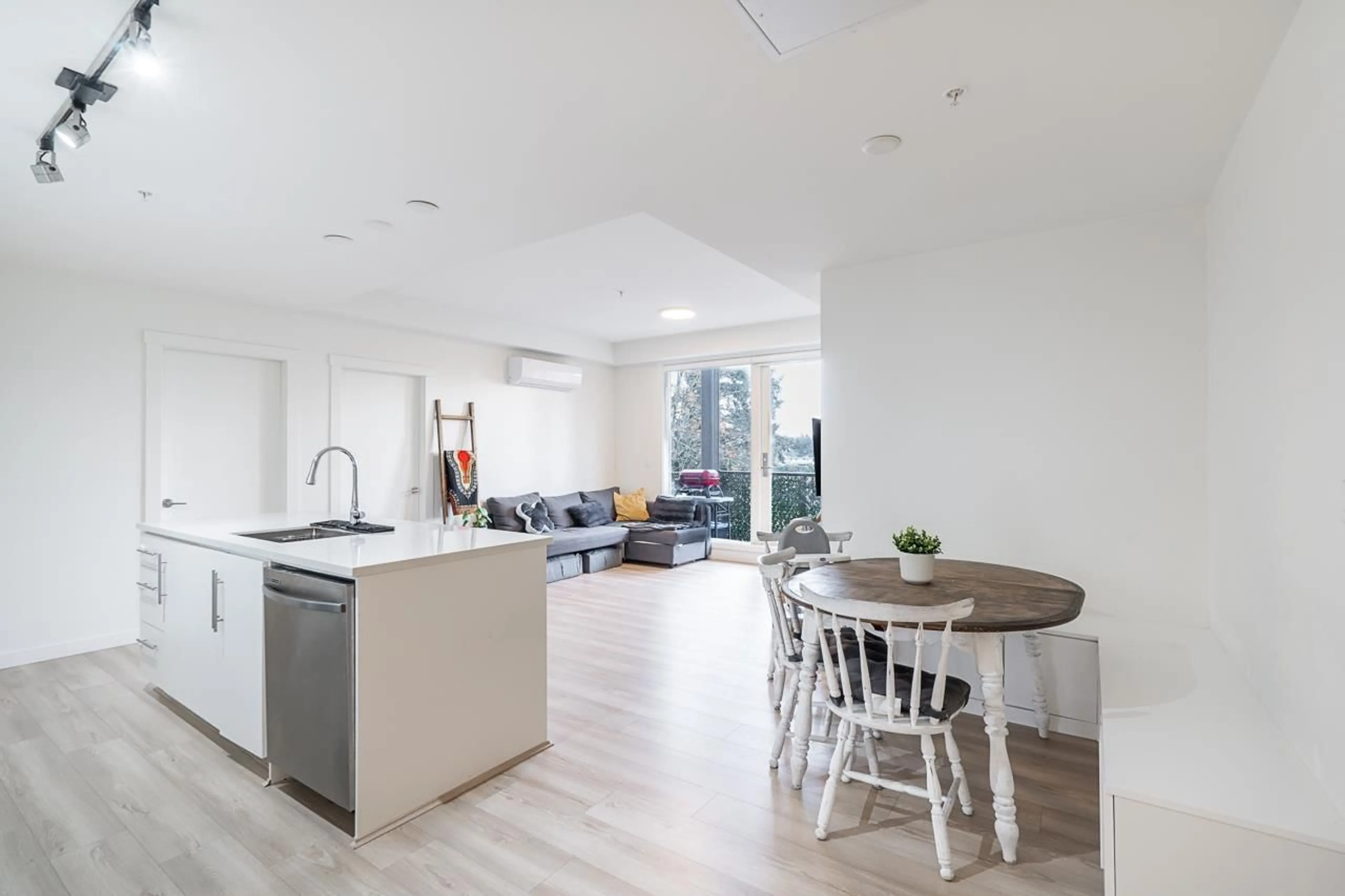 Open concept kitchen, unknown for 310 - 5420 208, Langley British Columbia V3A0P8