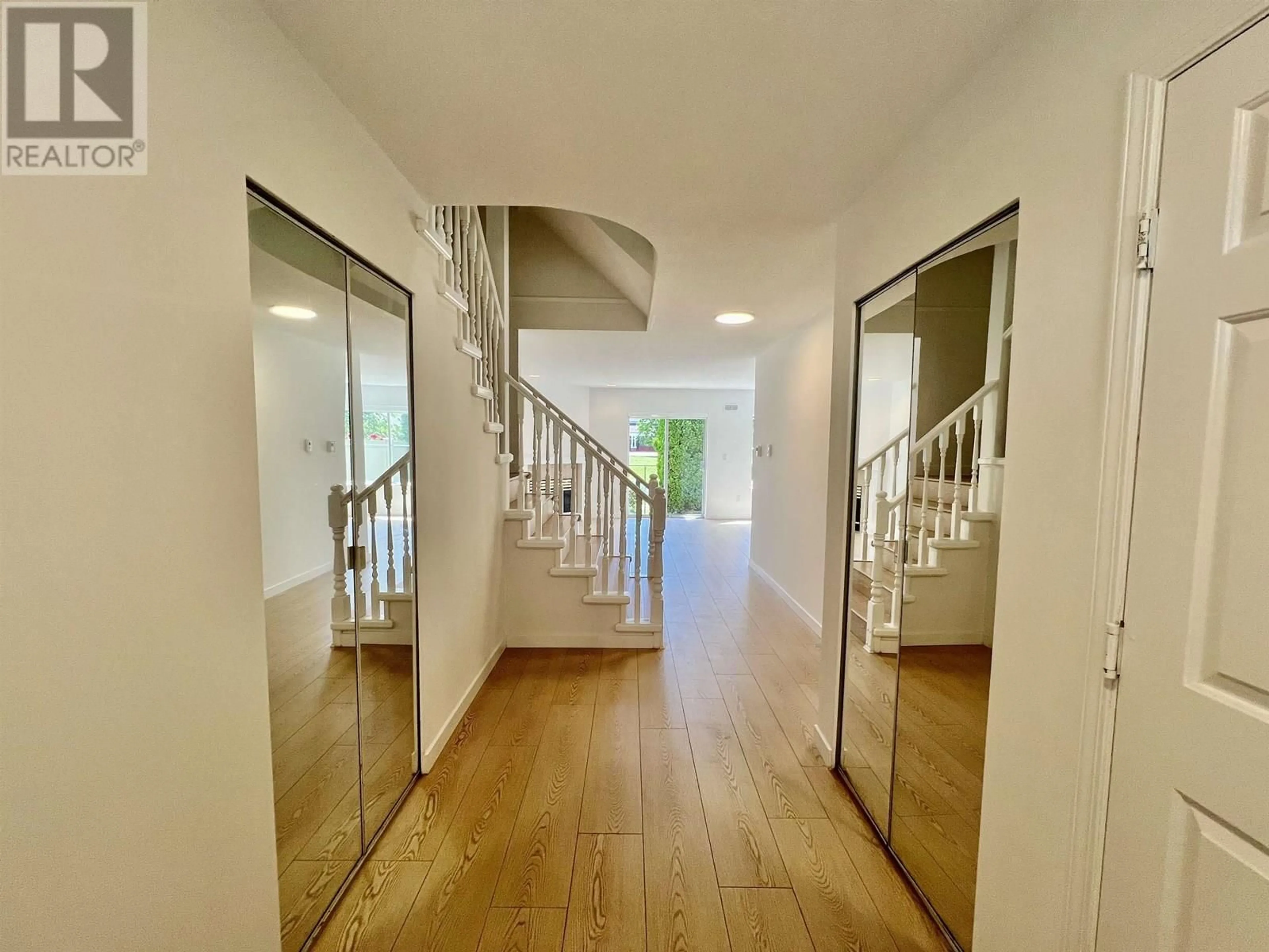 Indoor foyer for 58 - 8120 GENERAL CURRIE ROAD, Richmond British Columbia V6Y3V8