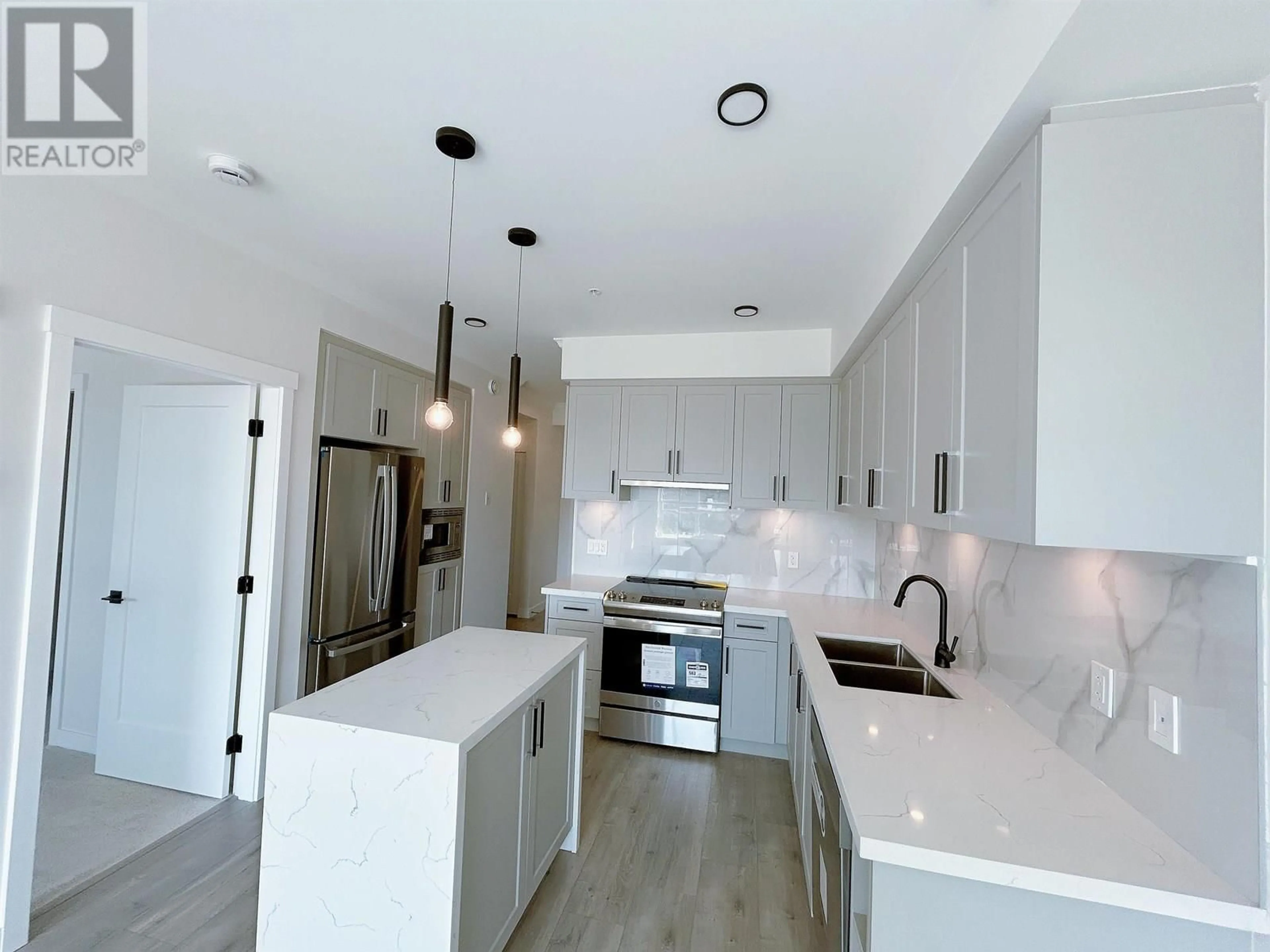 Open concept kitchen, ceramic/tile floor for 322 - 12109 223 STREET, Maple Ridge British Columbia V2X5Y6