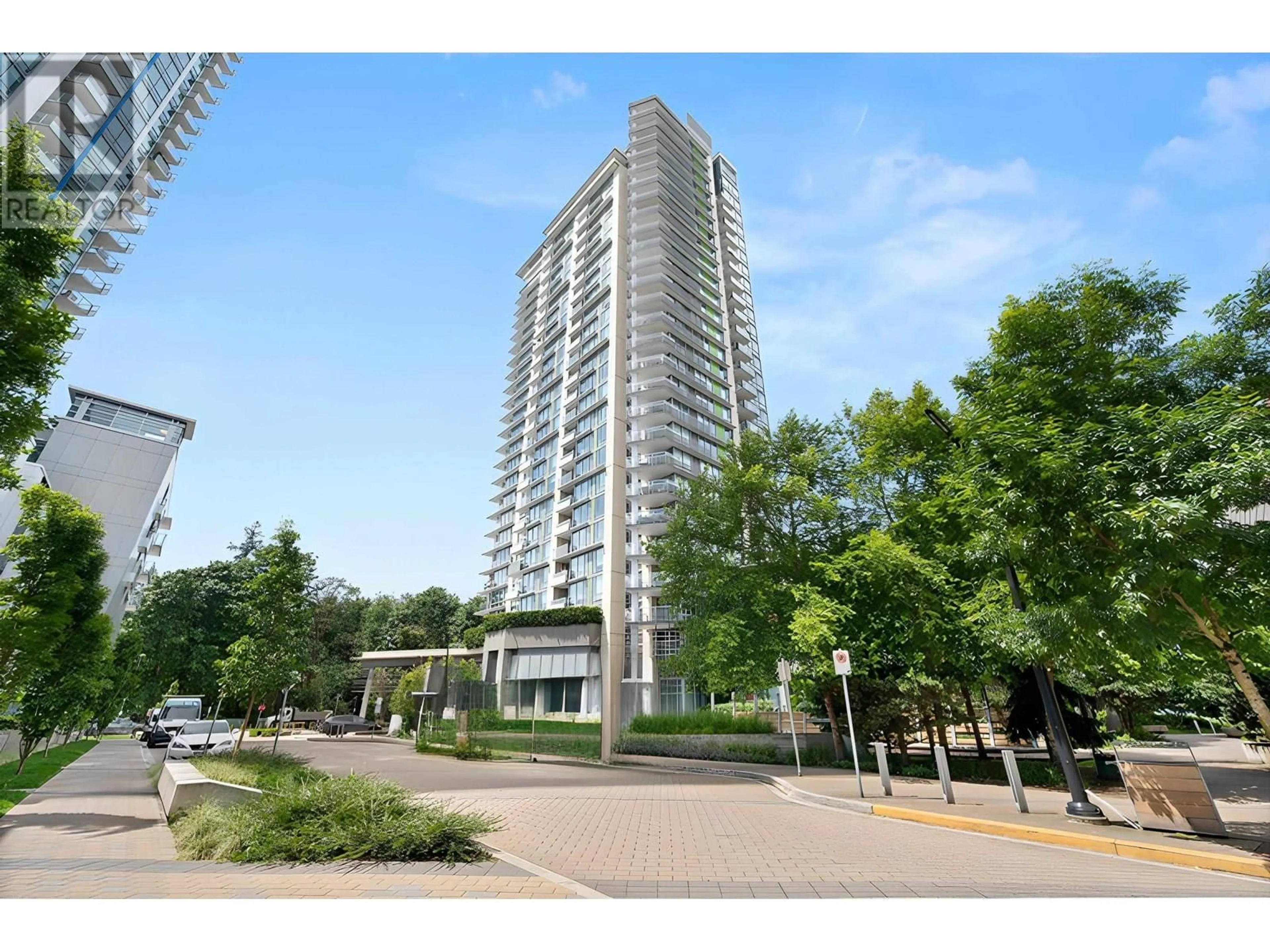 Indoor foyer for 1001 - 680 SEYLYNN CRESCENT, North Vancouver British Columbia V7J0B5