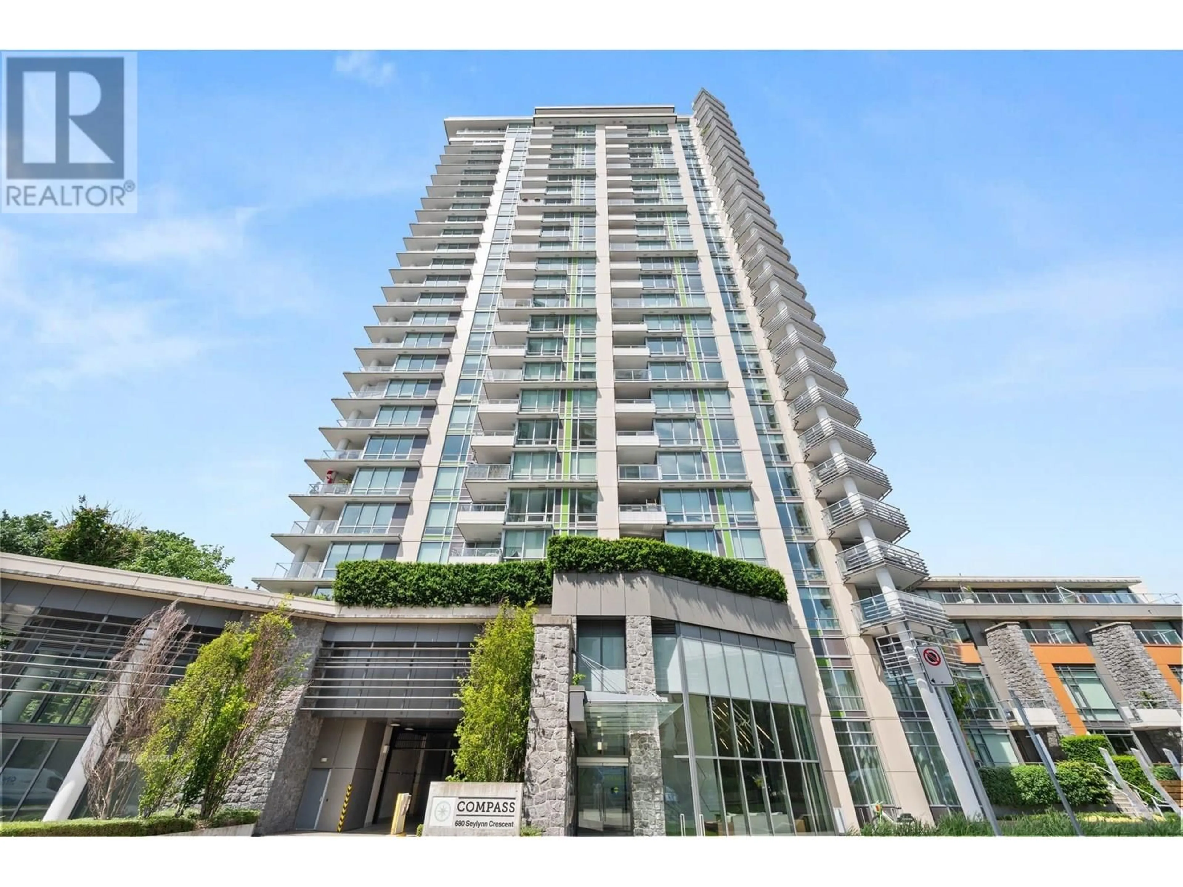 Indoor foyer for 1001 - 680 SEYLYNN CRESCENT, North Vancouver British Columbia V7J0B5