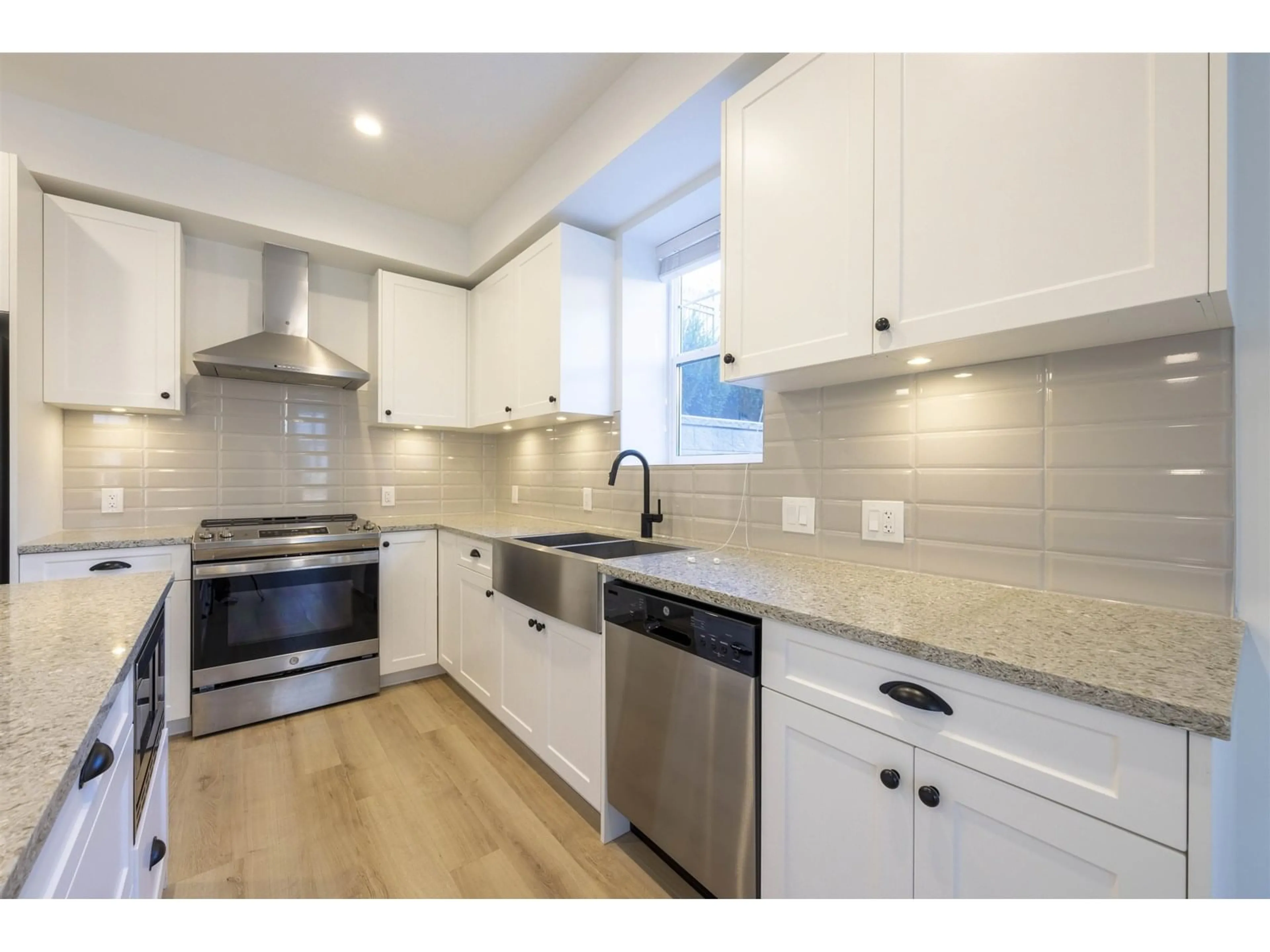 Open concept kitchen, ceramic/tile floor for 12 - 20487 65, Langley British Columbia V2Y3K8
