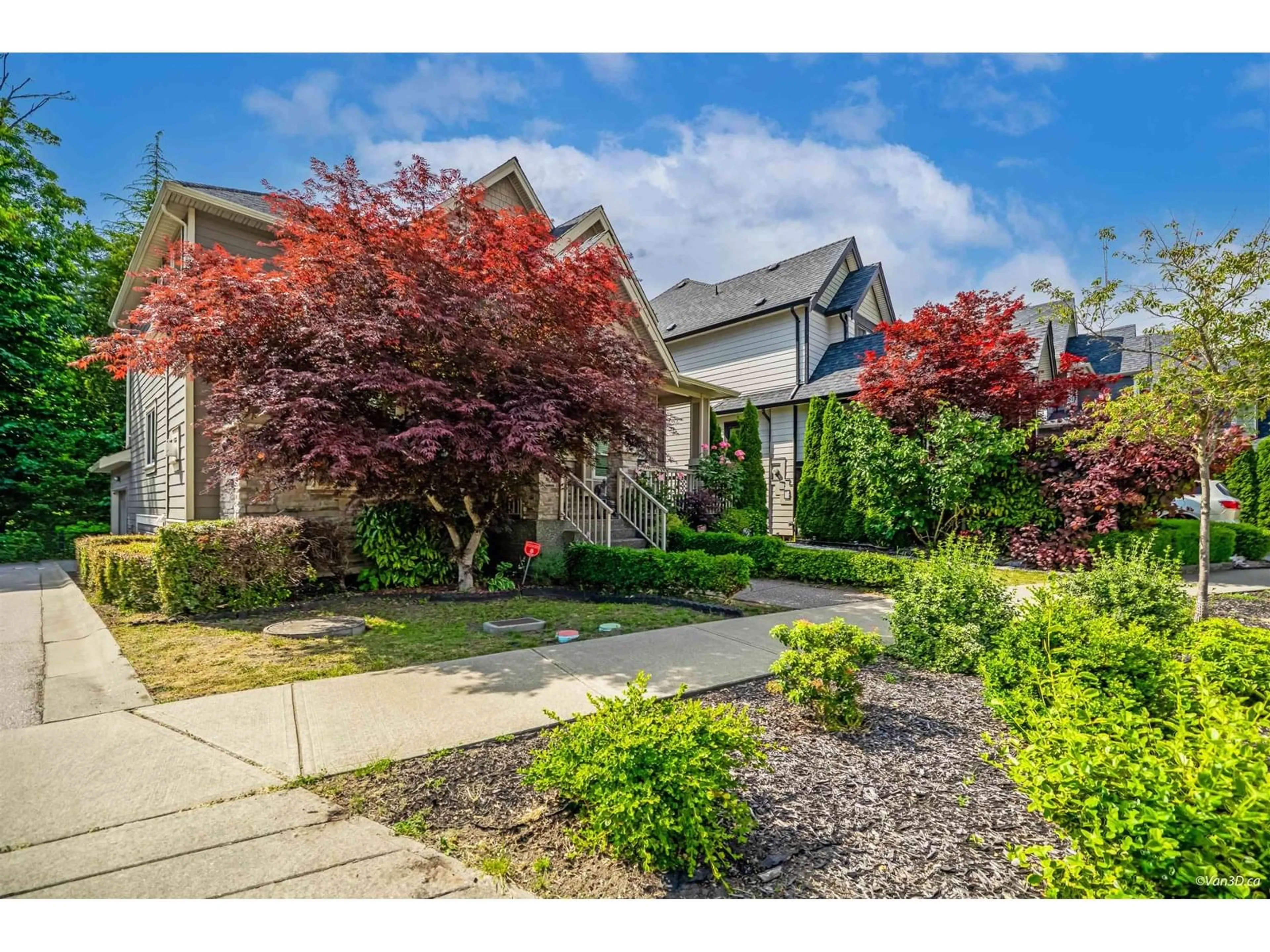 A pic from outside/outdoor area/front of a property/back of a property/a pic from drone, street for 3233 147, Surrey British Columbia V4P1Z8