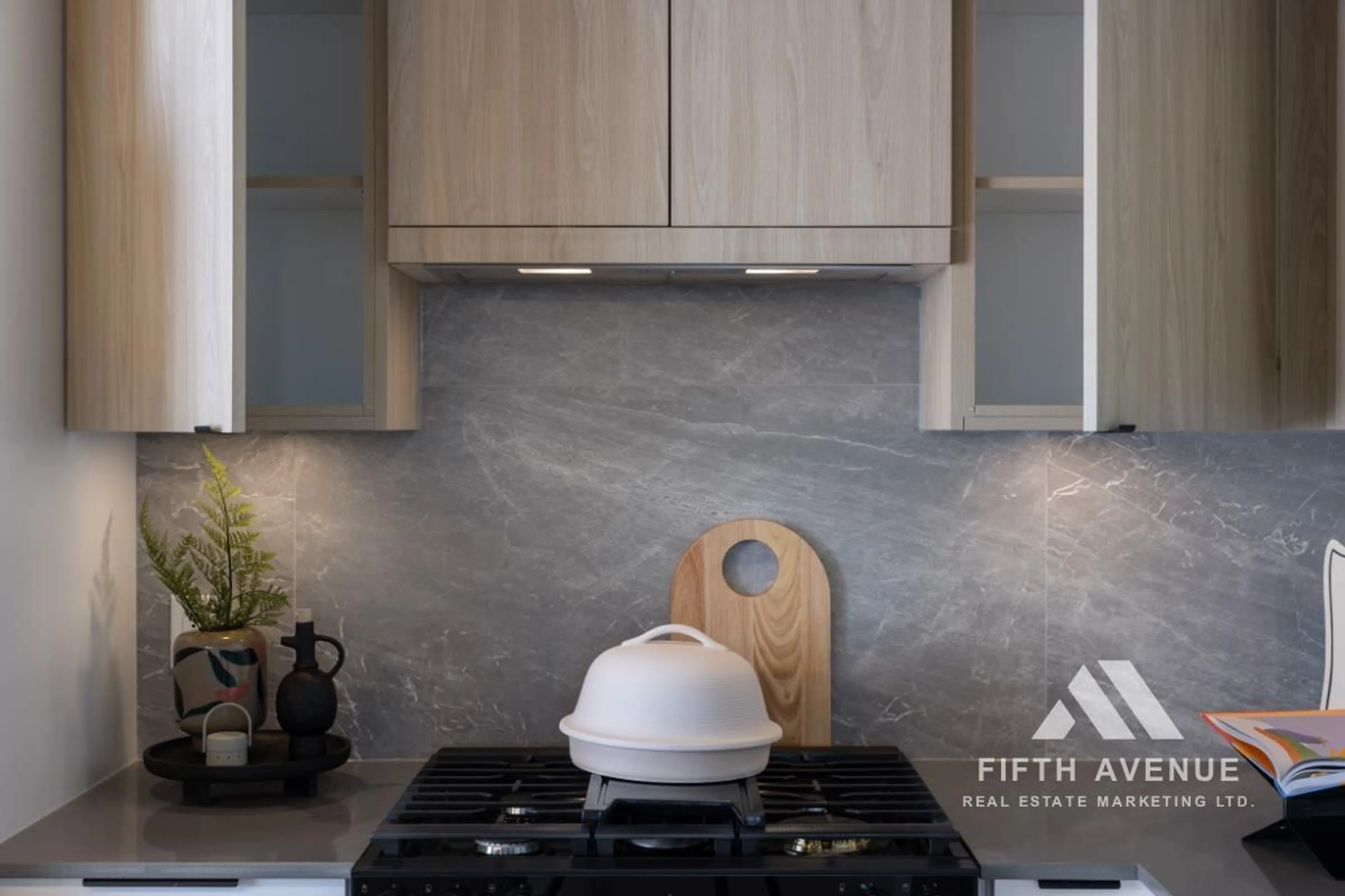Contemporary kitchen, ceramic/tile floor for 304 - 30424 CARDINAL, Abbotsford British Columbia N0N0N0