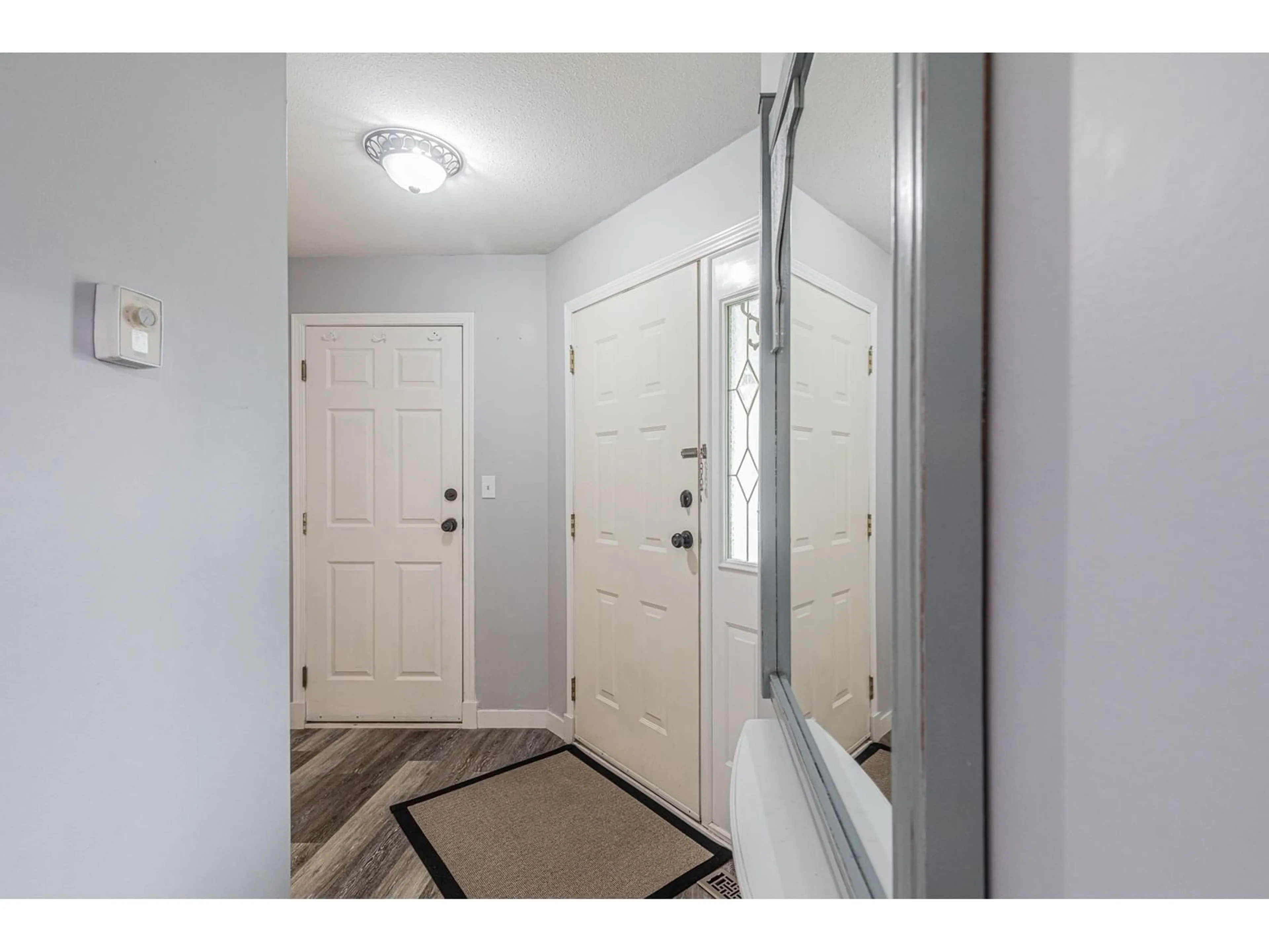 Indoor entryway for 29 - 2023 WINFIELD, Abbotsford British Columbia V3G1K5