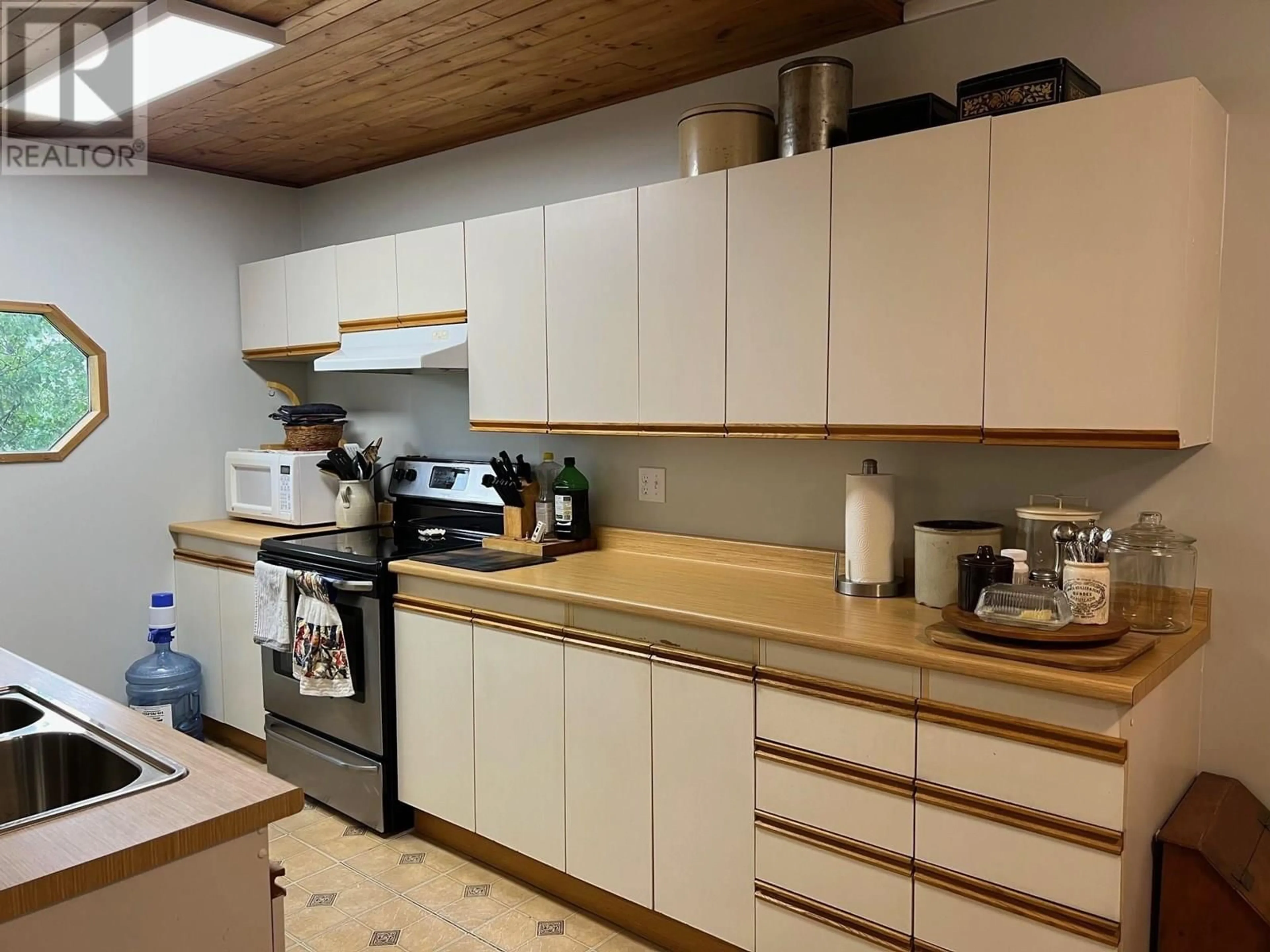 Standard kitchen, wood/laminate floor for 10719 DR GREENE STREET, Hudsons Hope British Columbia V0C1V0