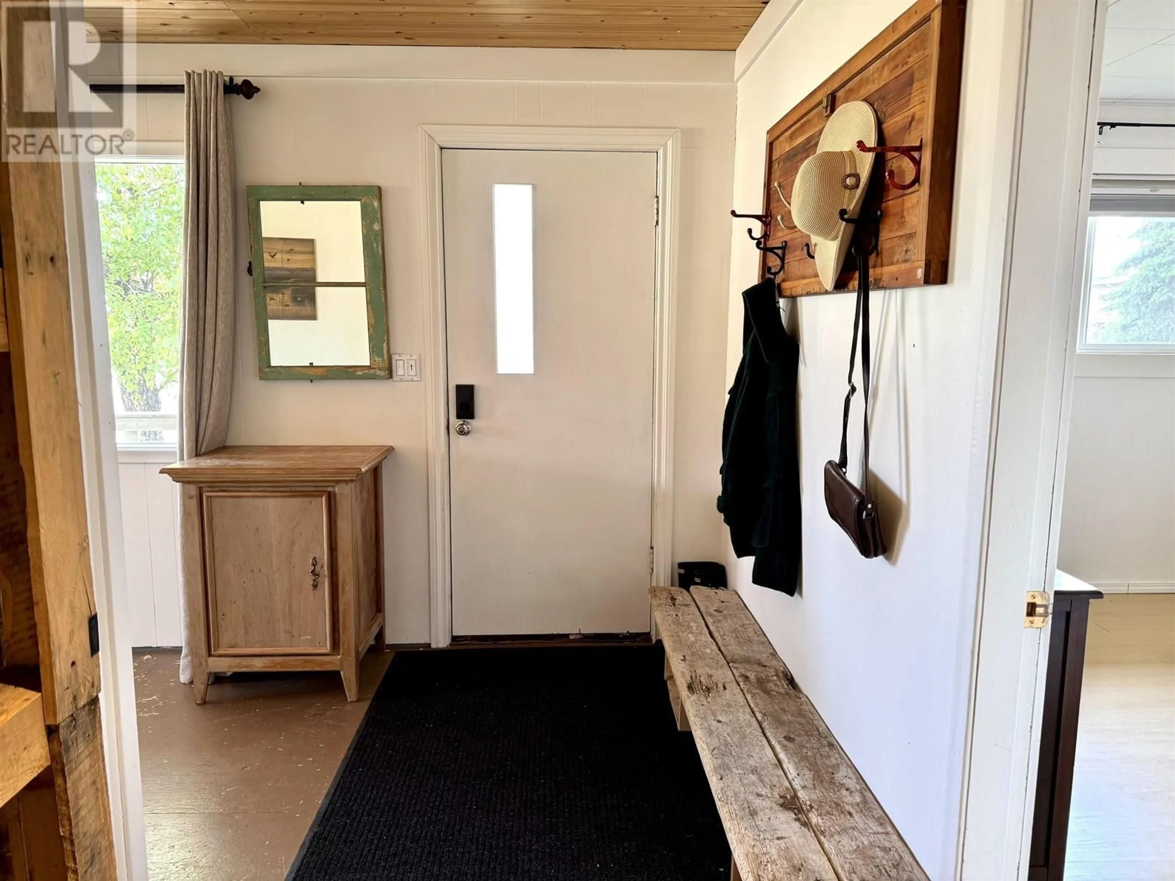 Indoor entryway for 3679 BROADWAY AVENUE, Smithers British Columbia V0J2N0