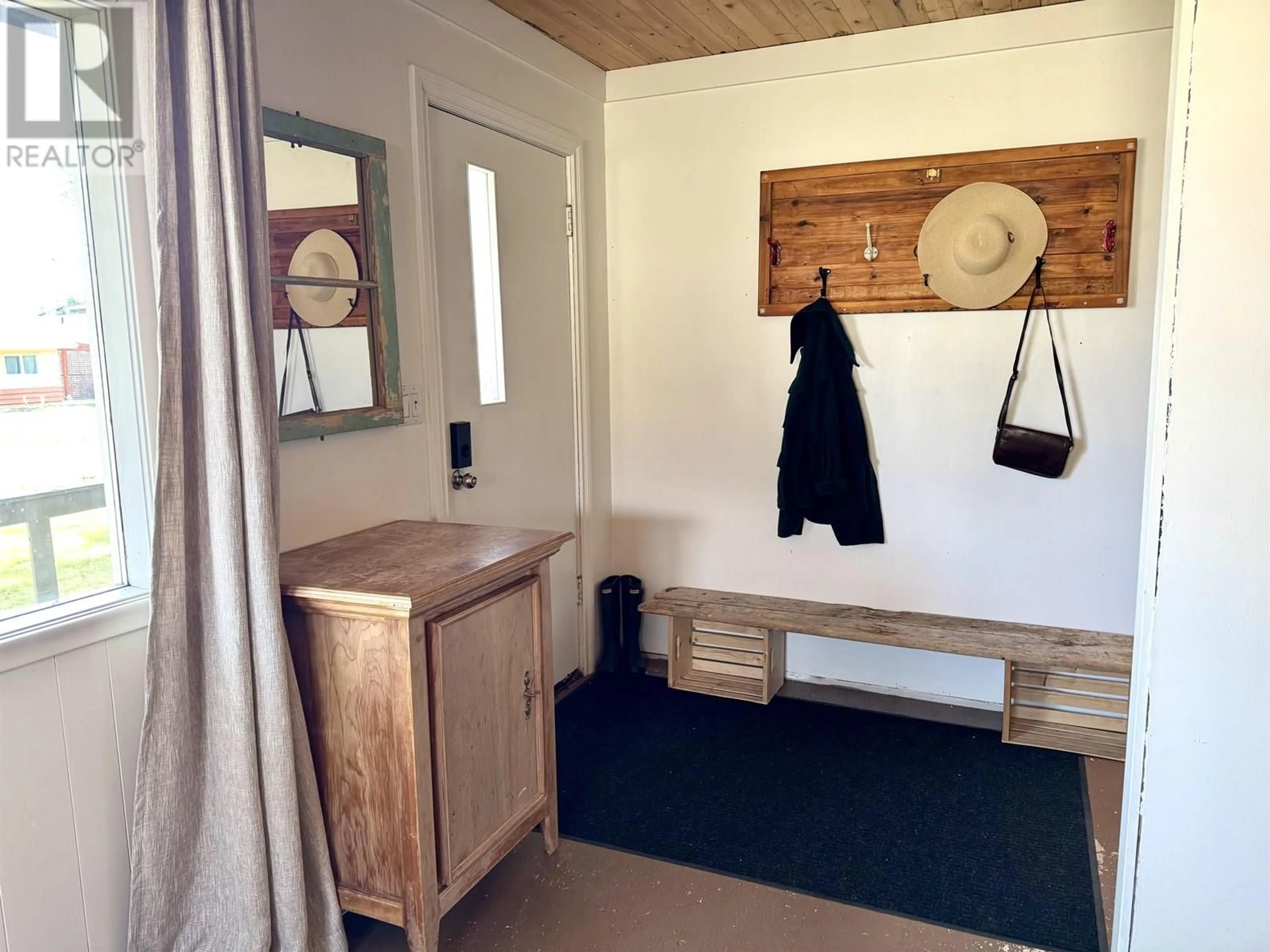 Indoor entryway for 3679 BROADWAY AVENUE, Smithers British Columbia V0J2N0