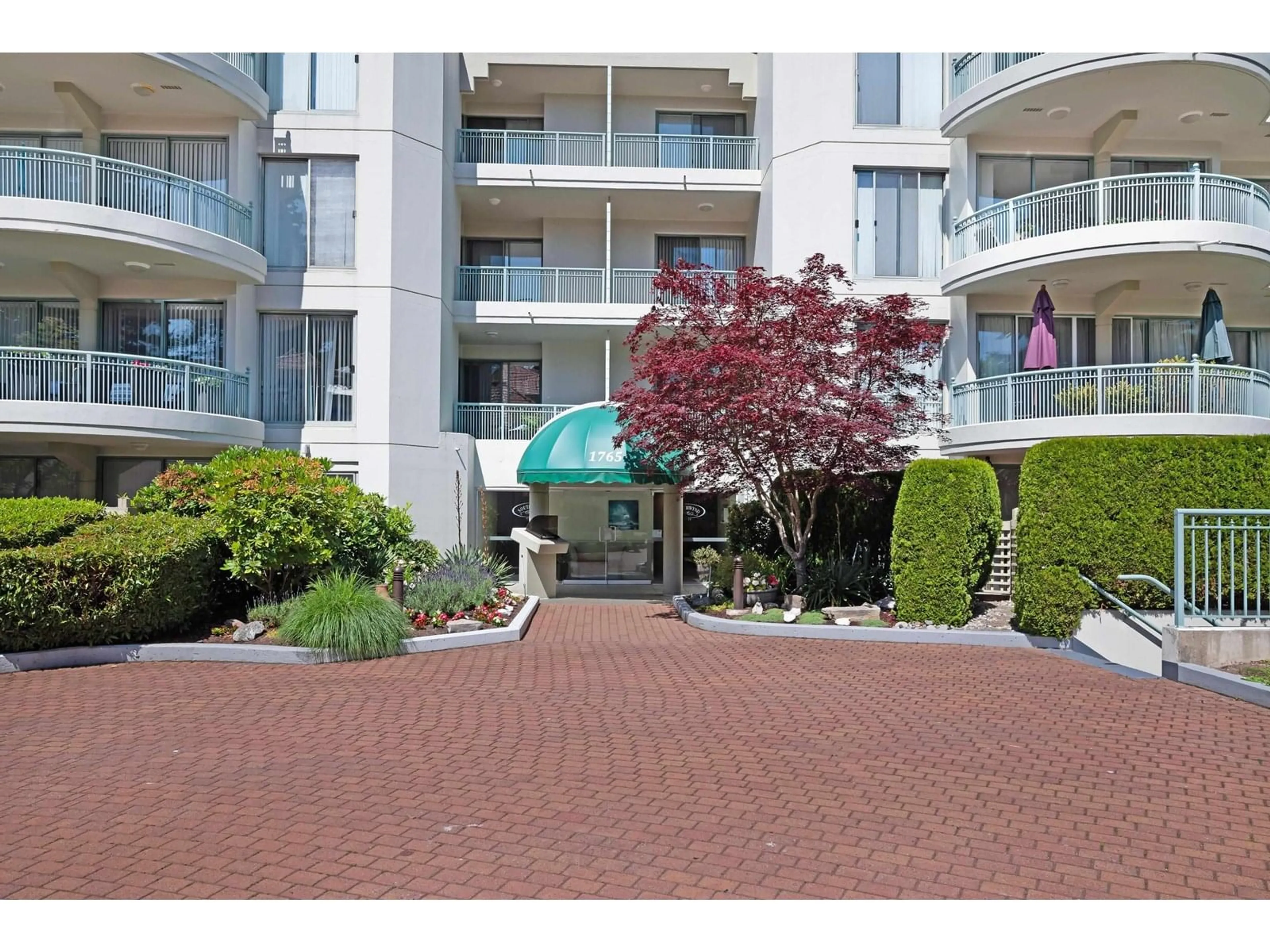 Patio, street for 205 - 1765 MARTIN DRIVE, Surrey British Columbia V4A9T6