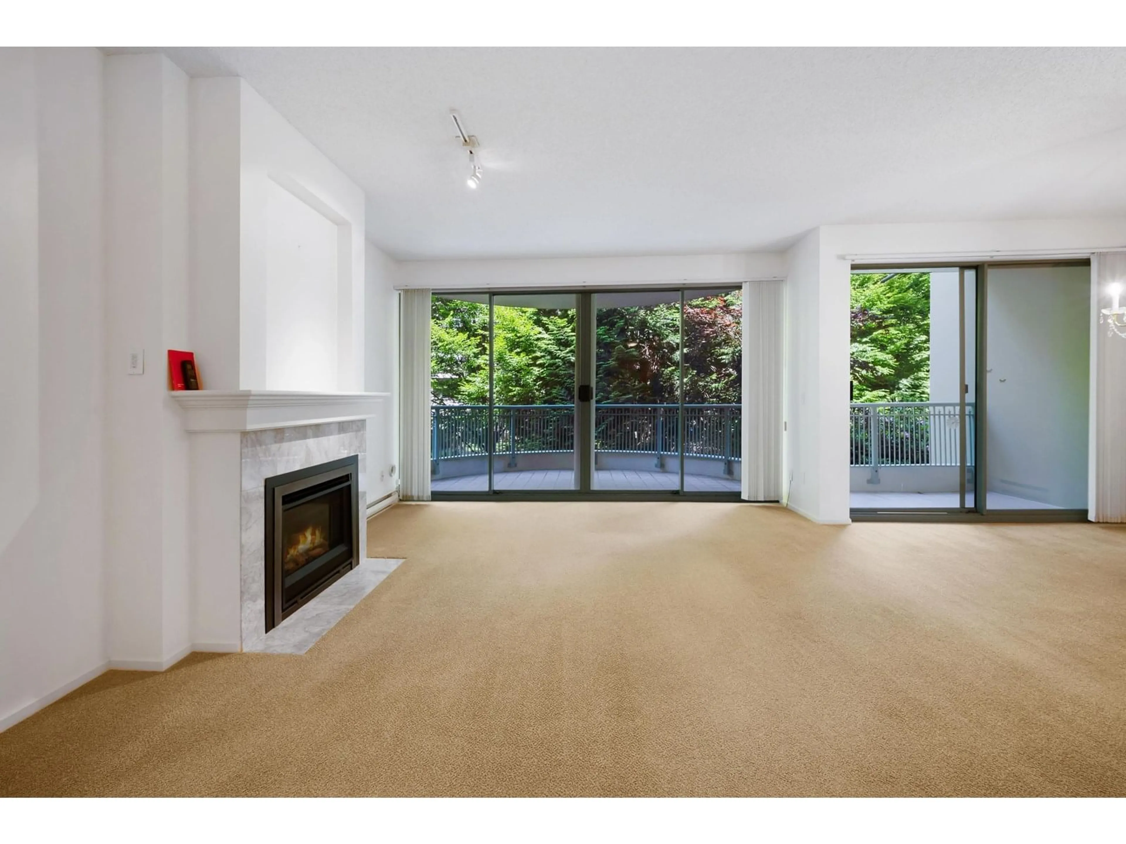 Unknown for 205 - 1765 MARTIN DRIVE, Surrey British Columbia V4A9T6