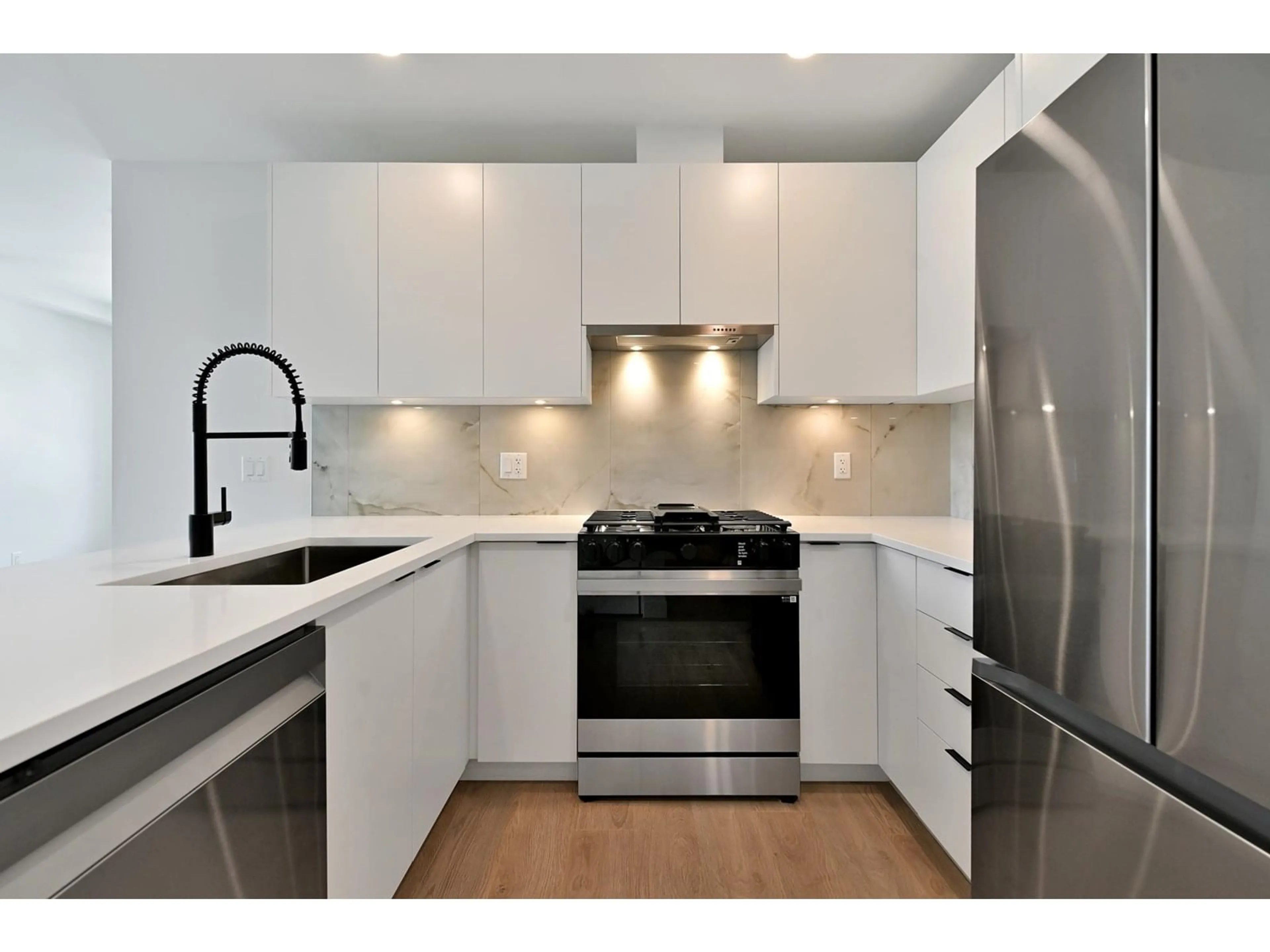 Standard kitchen, unknown for 308 - 13238 105, Surrey British Columbia V3T0W1