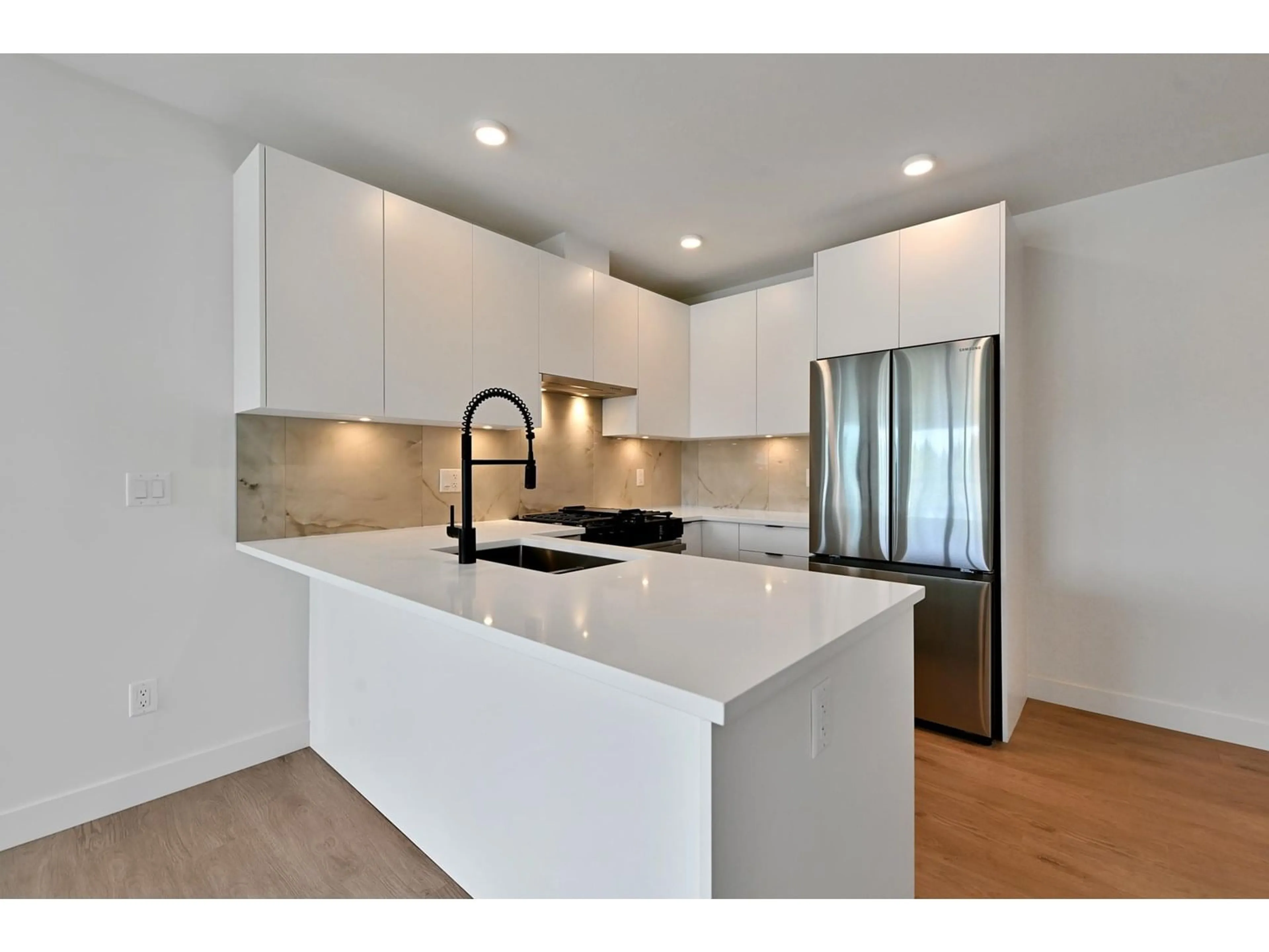 Open concept kitchen, ceramic/tile floor for 308 - 13238 105, Surrey British Columbia V3T0W1