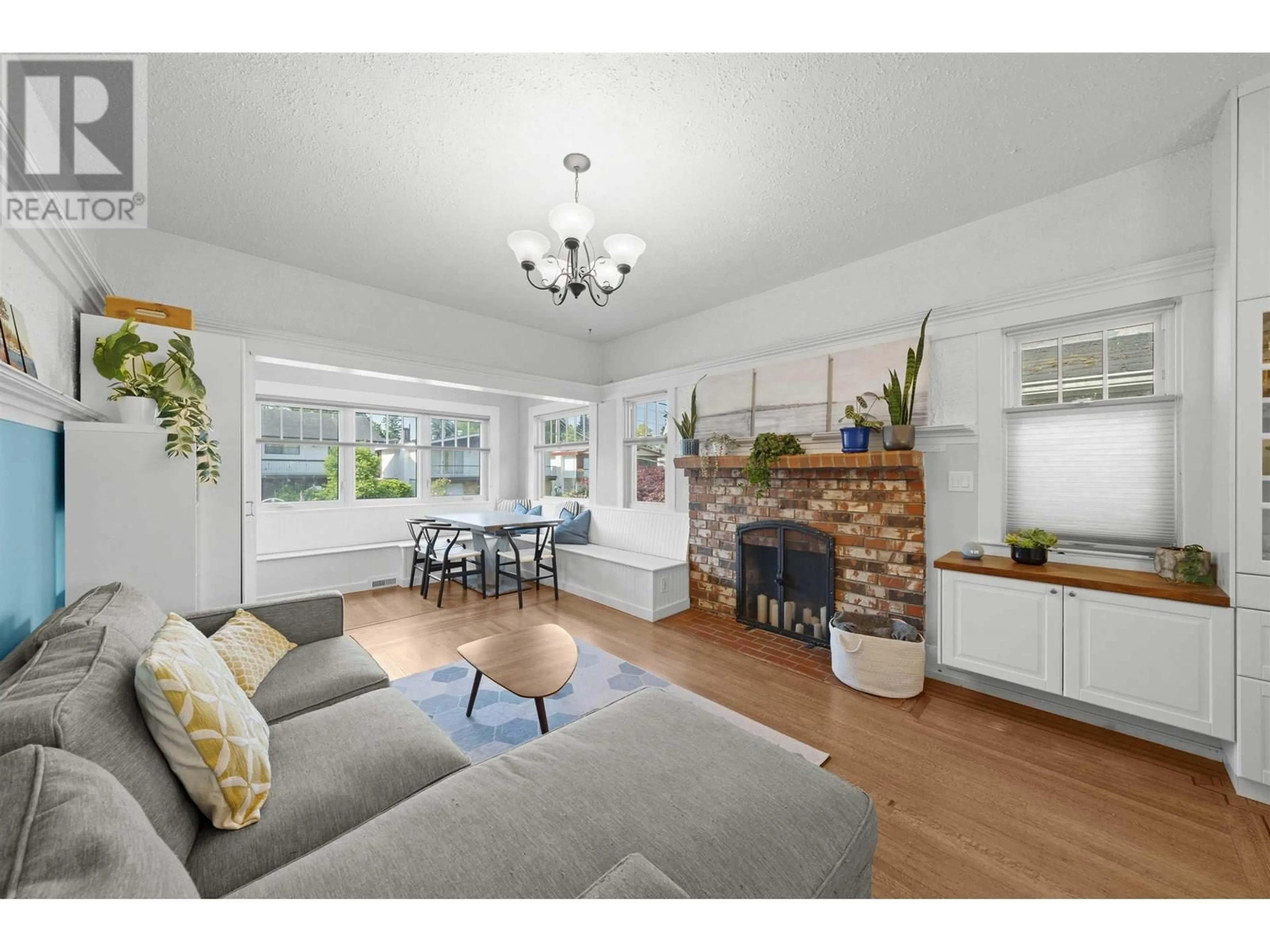 Living room with furniture, wood/laminate floor for 1135 KING EDWARD AVENUE, Vancouver British Columbia V5V2G1