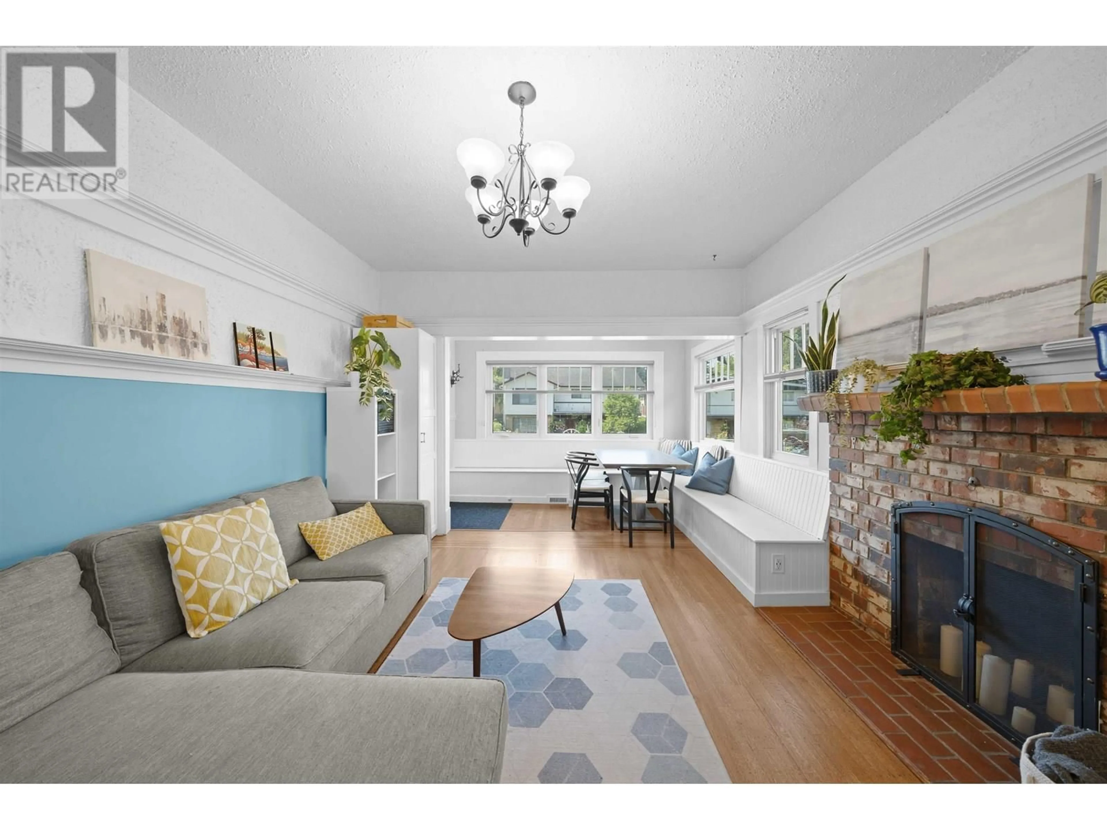 Living room with furniture, wood/laminate floor for 1135 KING EDWARD AVENUE, Vancouver British Columbia V5V2G1