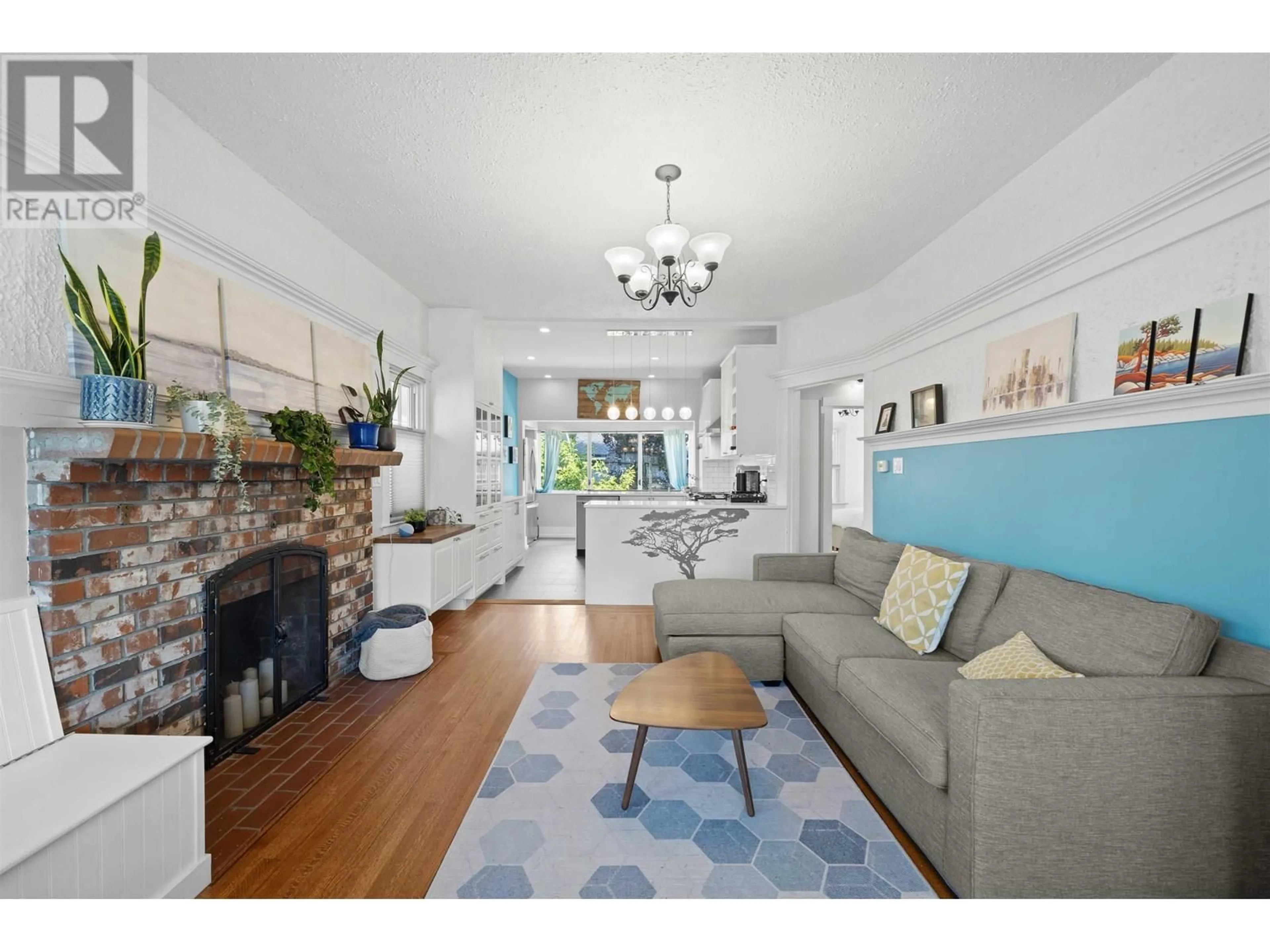 Living room with furniture, wood/laminate floor for 1135 KING EDWARD AVENUE, Vancouver British Columbia V5V2G1