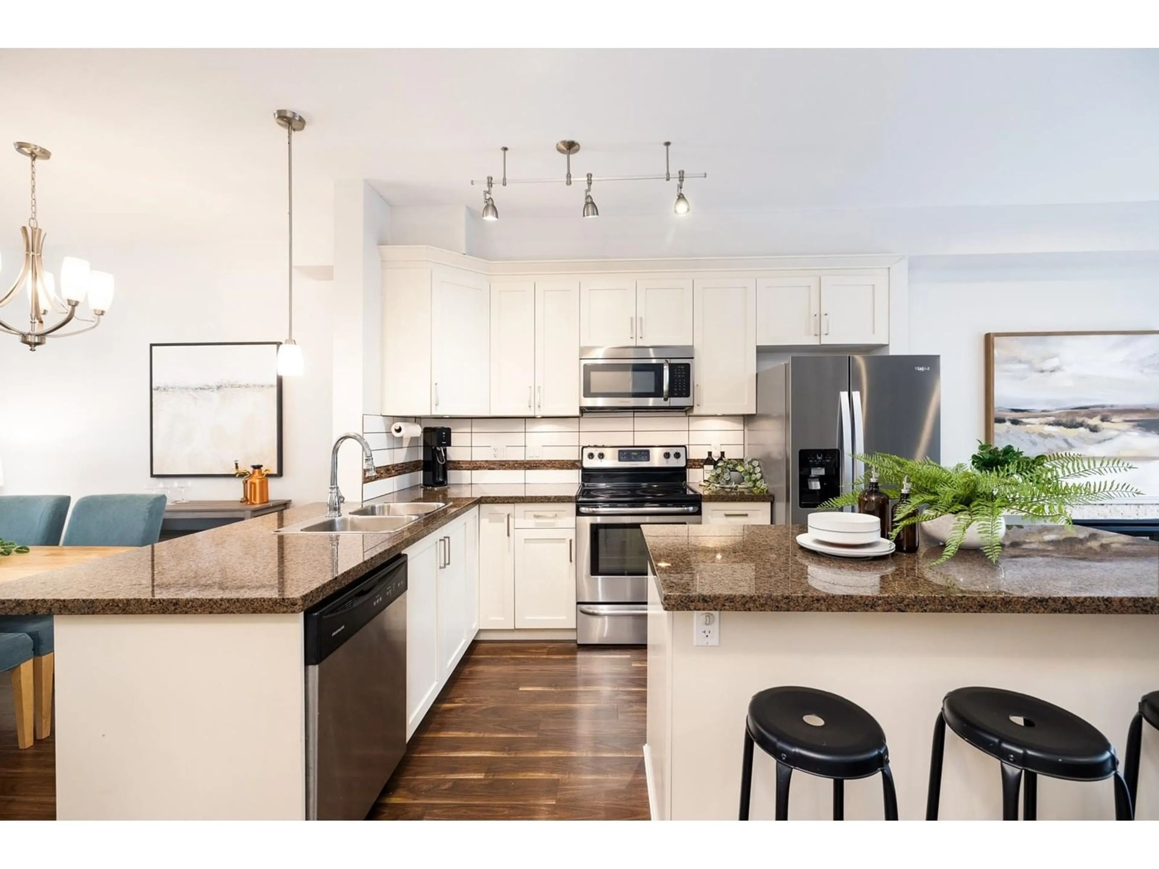 Open concept kitchen, unknown for 42 - 19525 73, Surrey British Columbia V4N6L7
