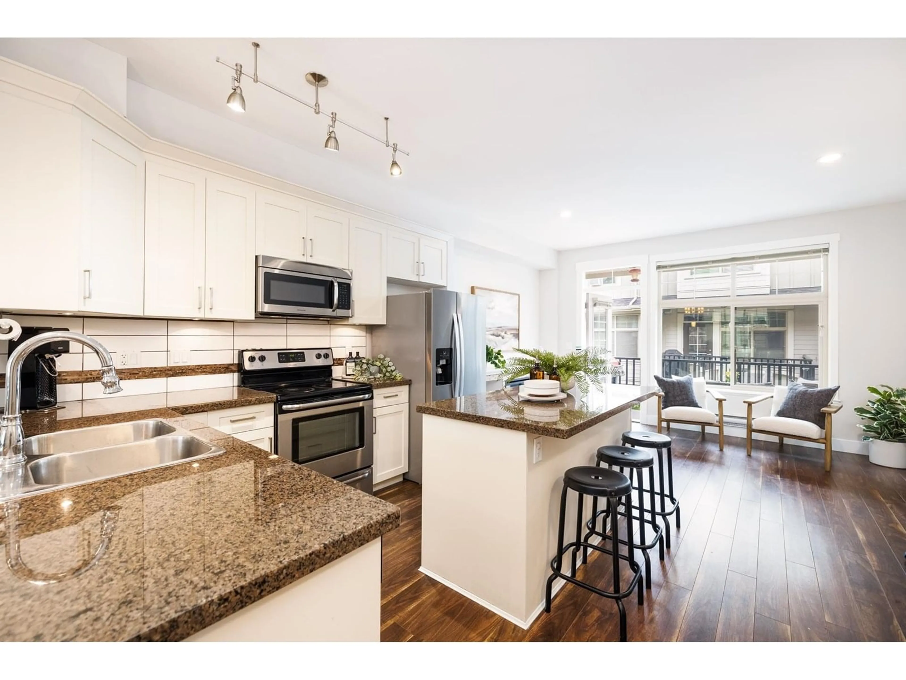 Open concept kitchen, unknown for 42 - 19525 73, Surrey British Columbia V4N6L7