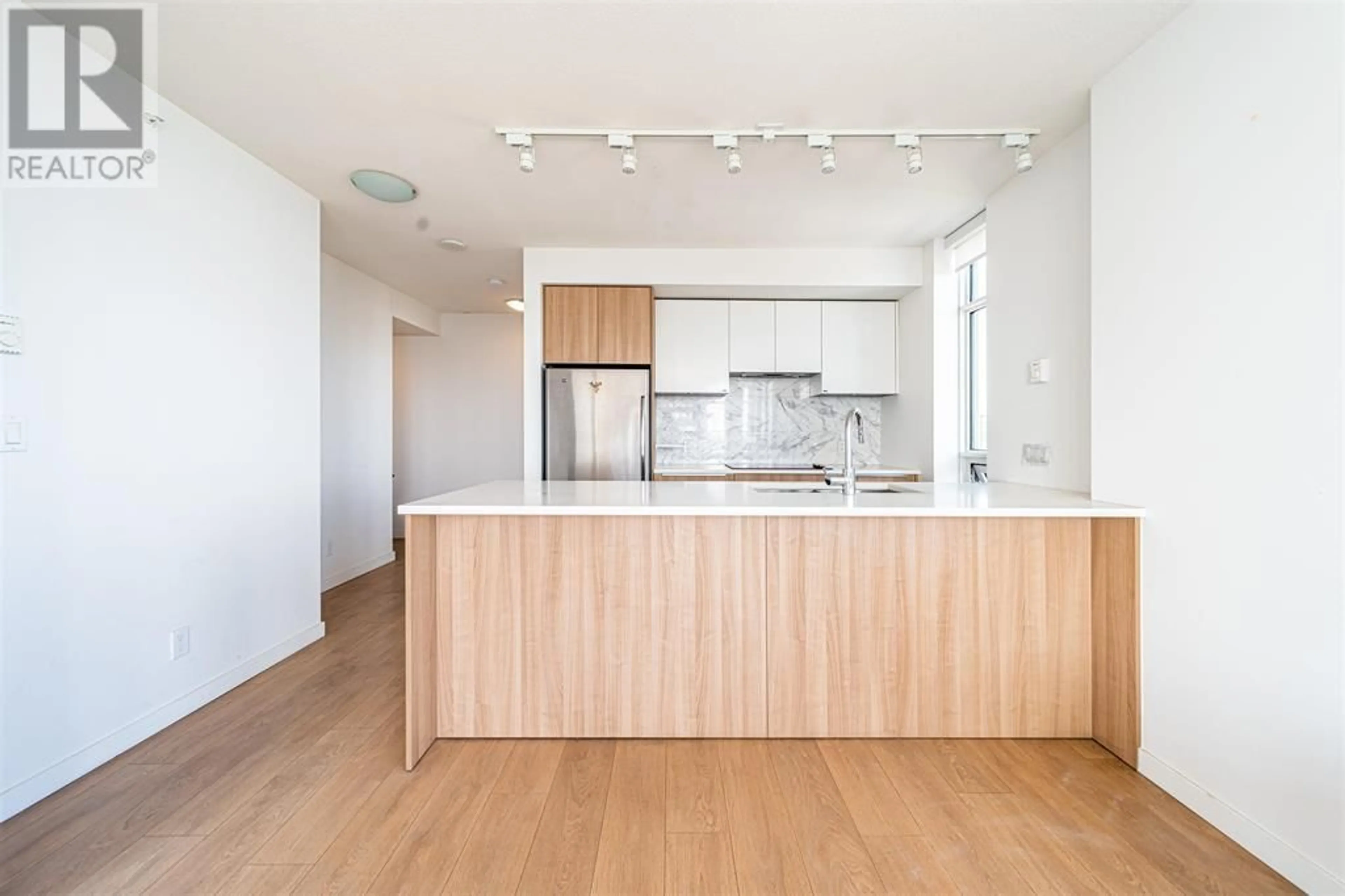 Open concept kitchen, wood/laminate floor for 3705 - 6461 TELFORD AVENUE, Burnaby British Columbia V5H0B7