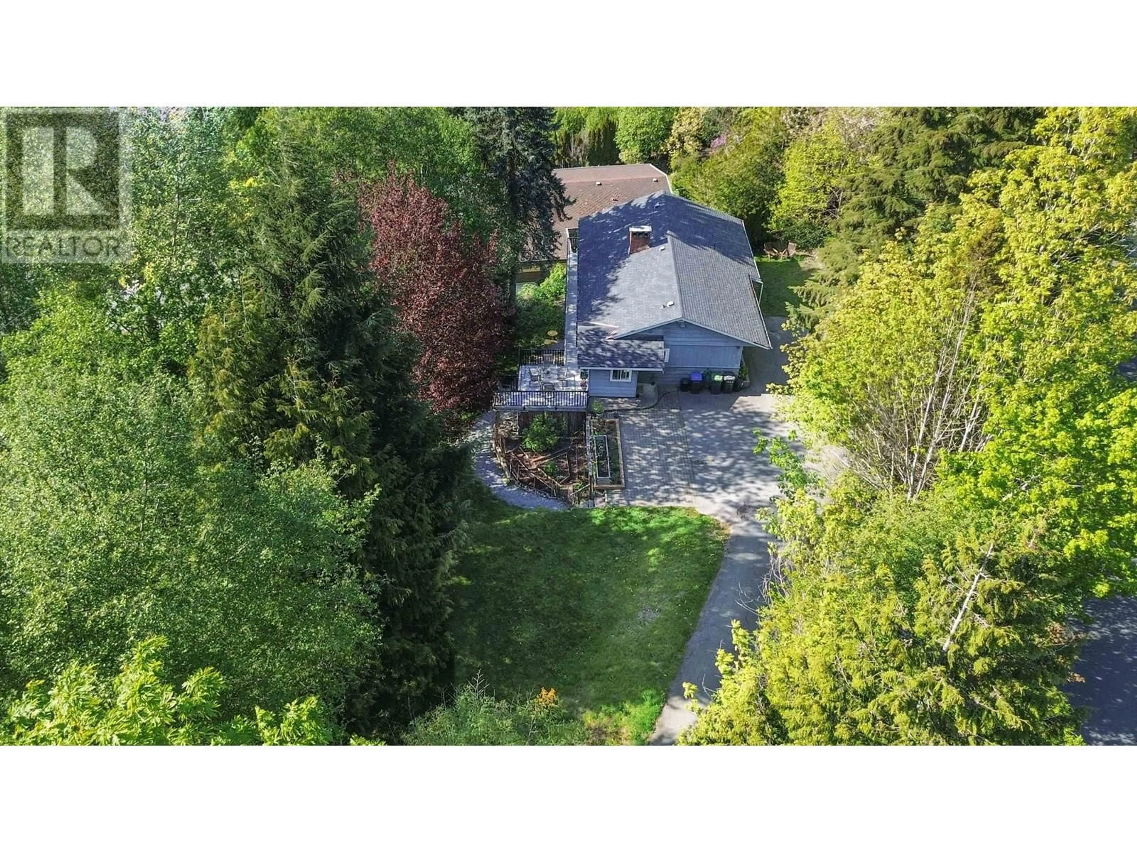 A pic from outside/outdoor area/front of a property/back of a property/a pic from drone, unknown for 38063 CLARKE DRIVE, Squamish British Columbia V0N3G0