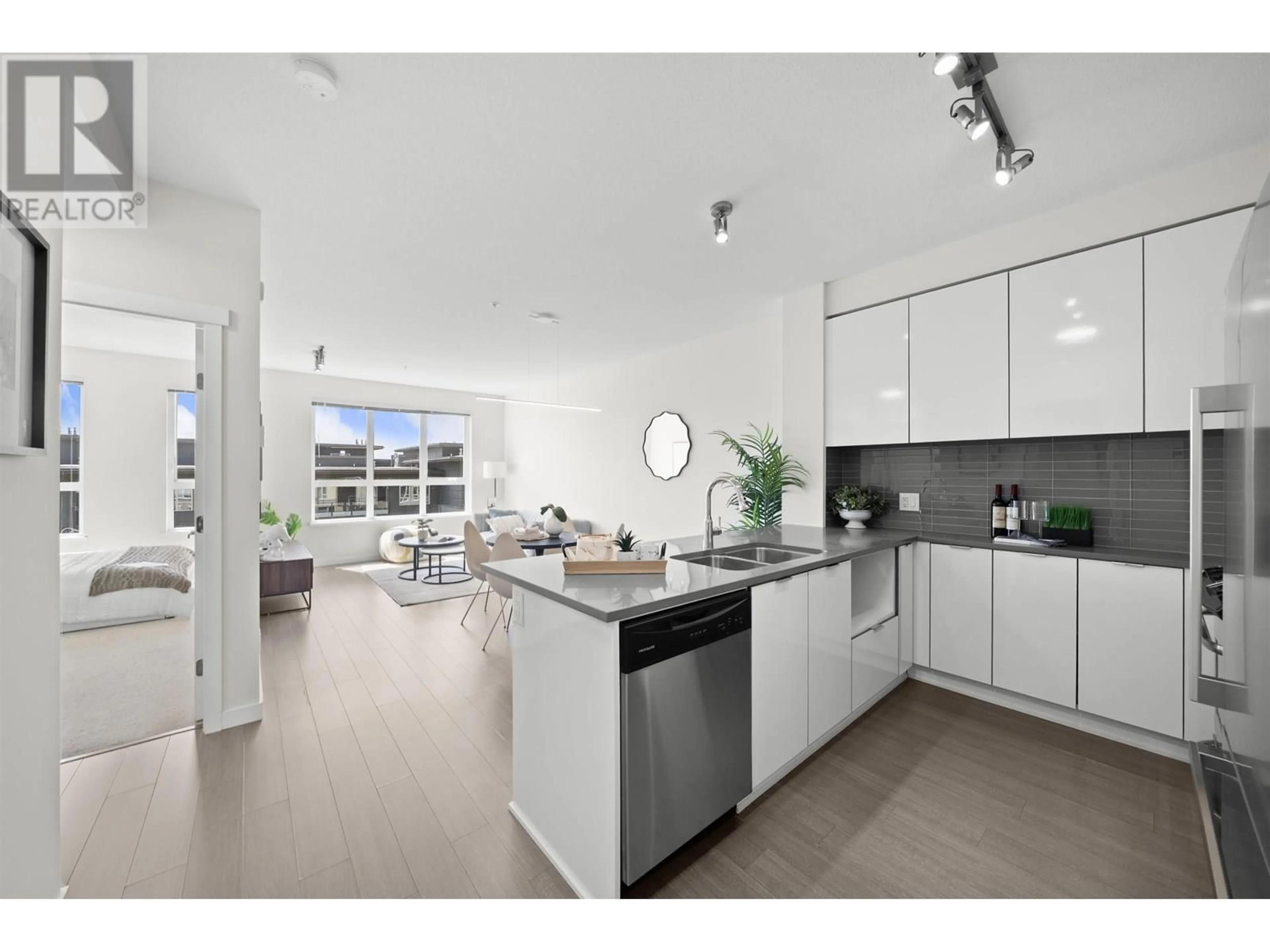 Open concept kitchen, unknown for 308 - 9168 SLOPES MEWS, Burnaby British Columbia V5A0E4