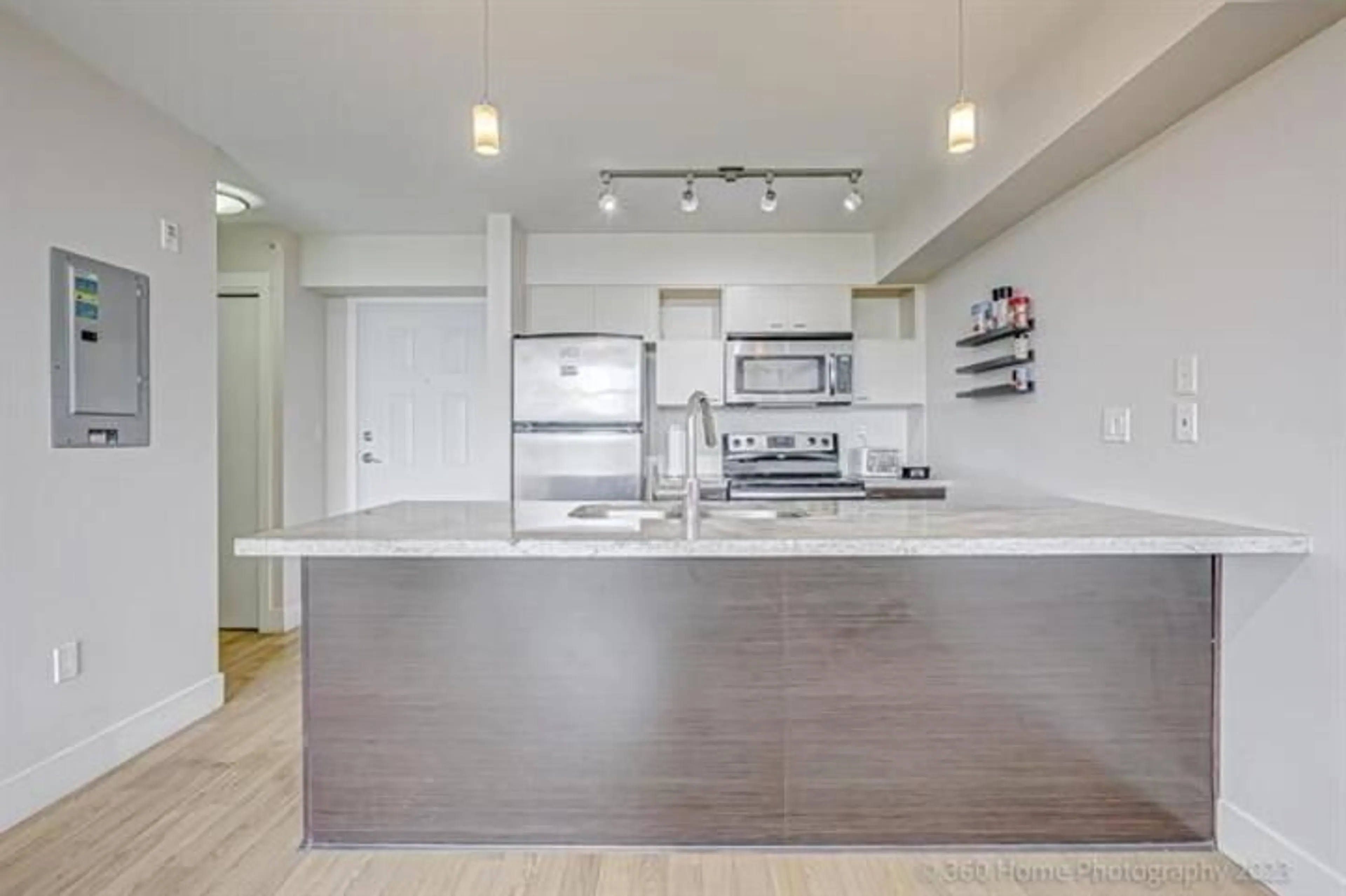 Open concept kitchen, unknown for 403 - 7445 120, Delta British Columbia V4C0B3