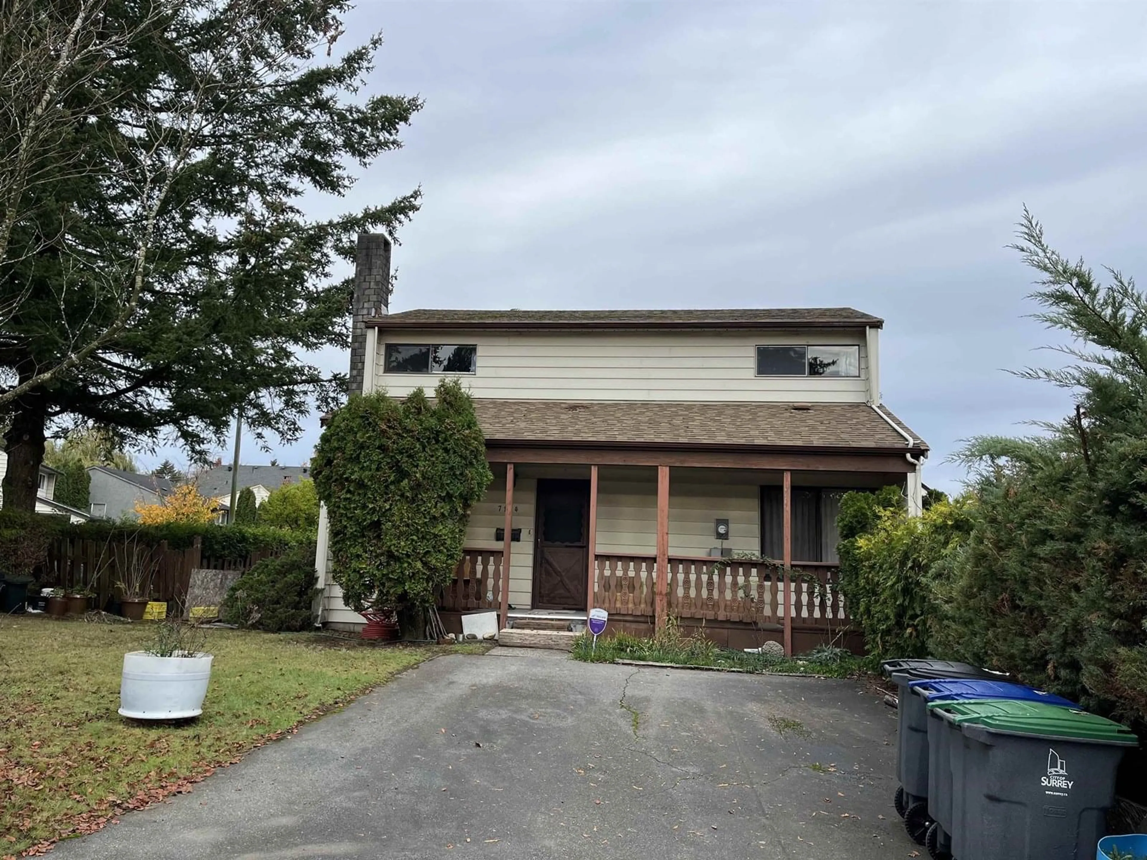 A pic from outside/outdoor area/front of a property/back of a property/a pic from drone, street for 7154 129A, Surrey British Columbia V3W6T3