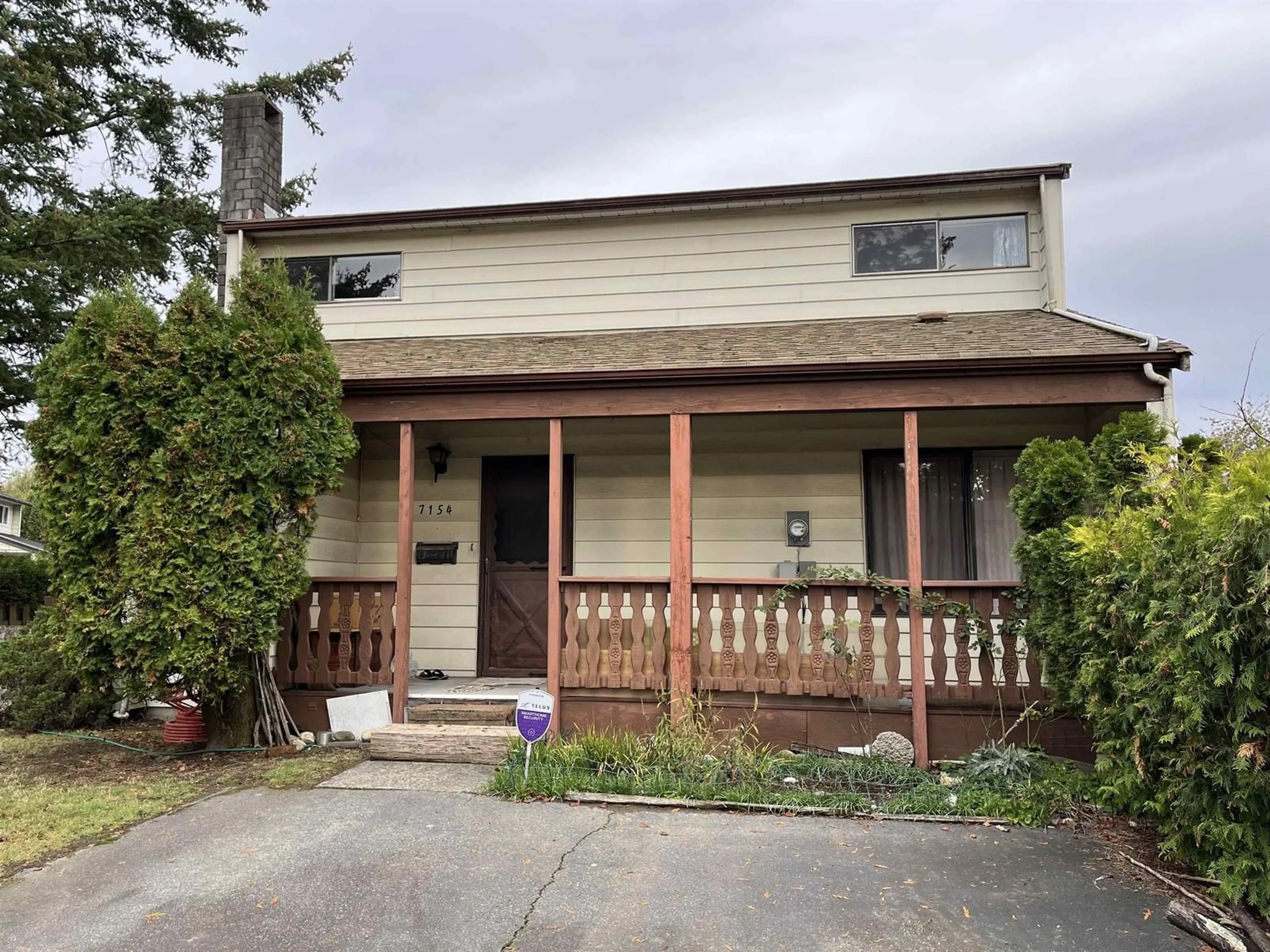 Home with vinyl exterior material, street for 7154 129A, Surrey British Columbia V3W6T3