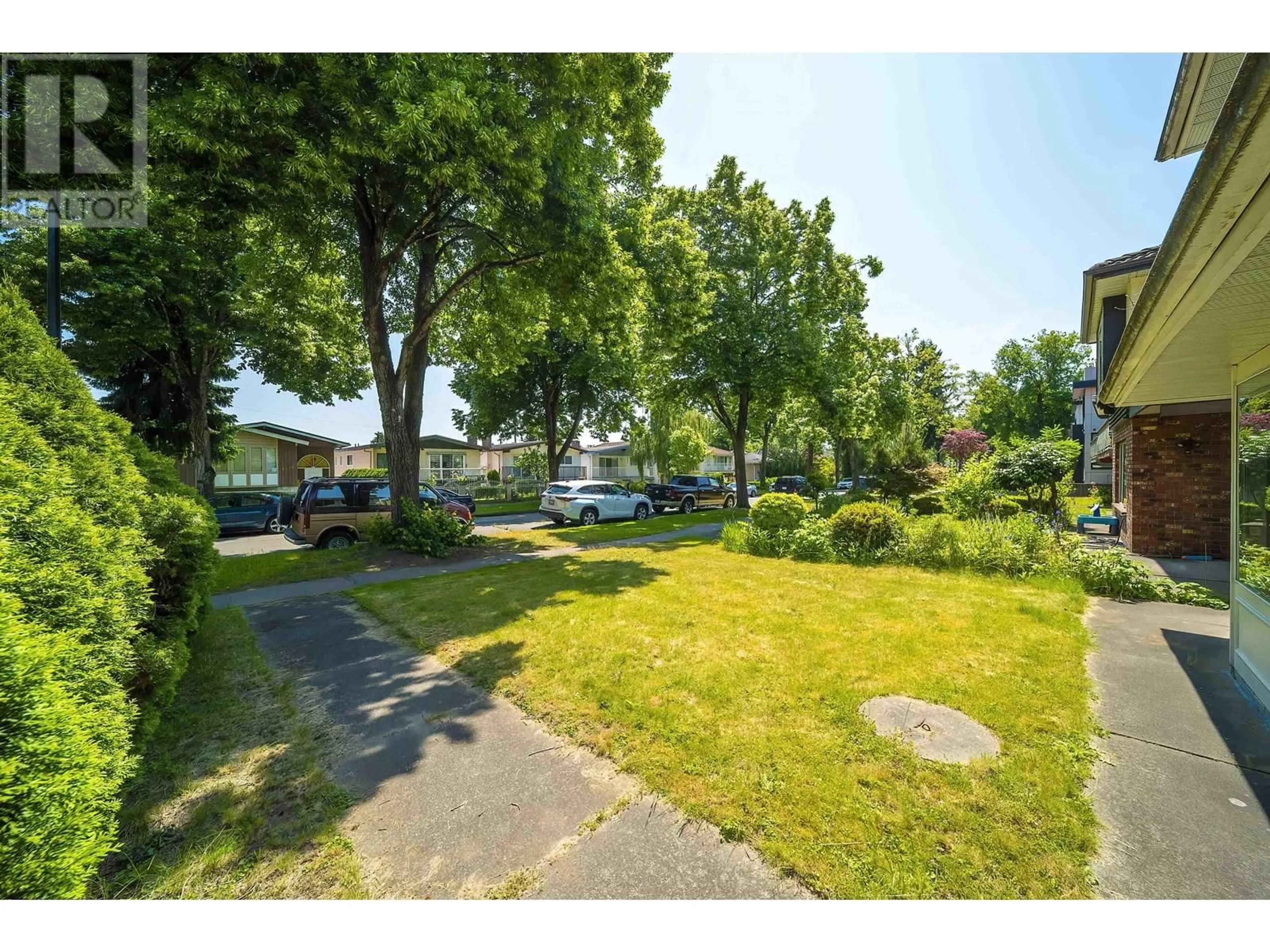 A pic from outside/outdoor area/front of a property/back of a property/a pic from drone, street for 6207 WINDSOR STREET, Vancouver British Columbia V5W3J2