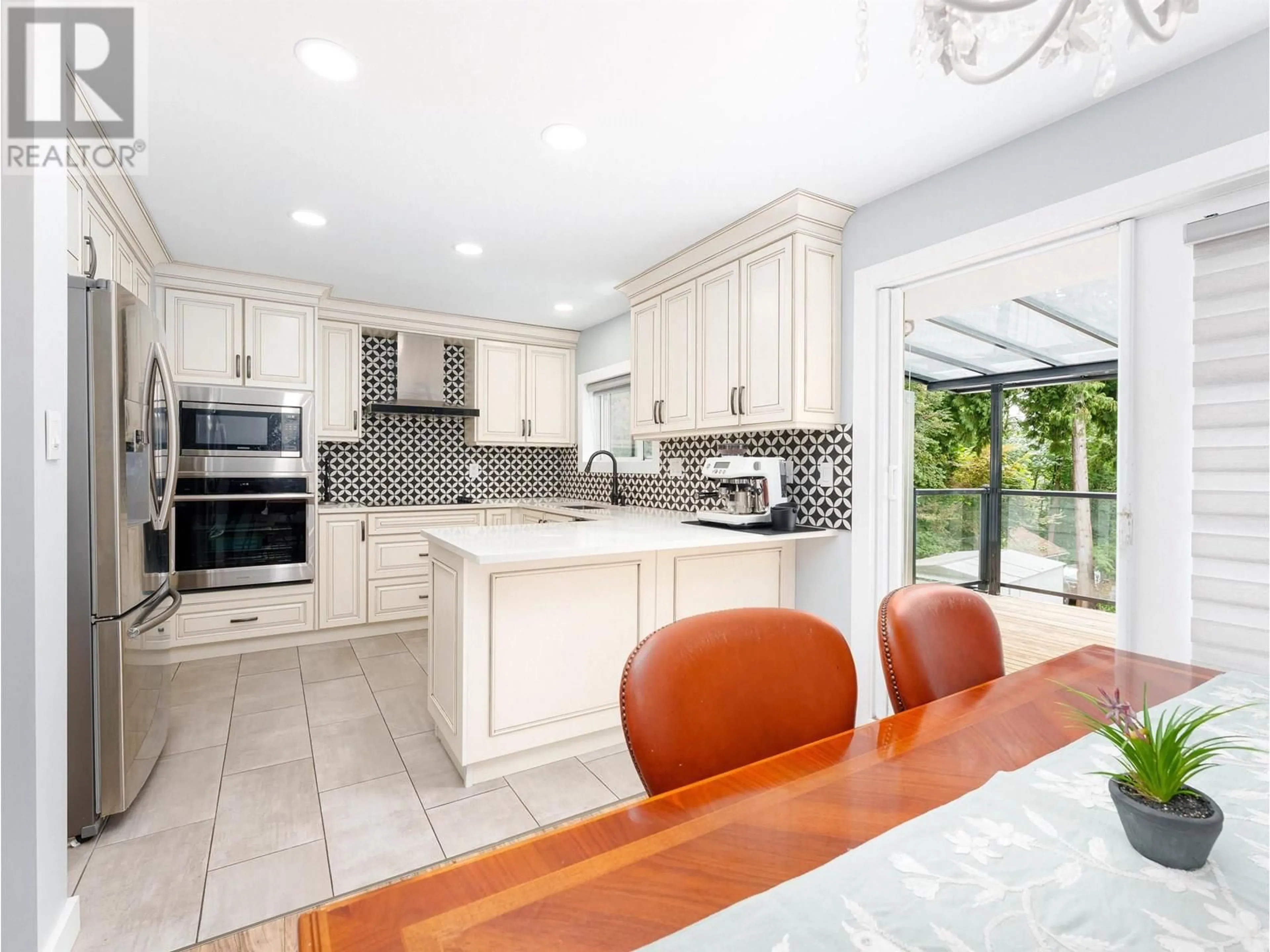 Open concept kitchen, ceramic/tile floor for 8626 GILLEY AVENUE, Burnaby British Columbia V5J4Y5