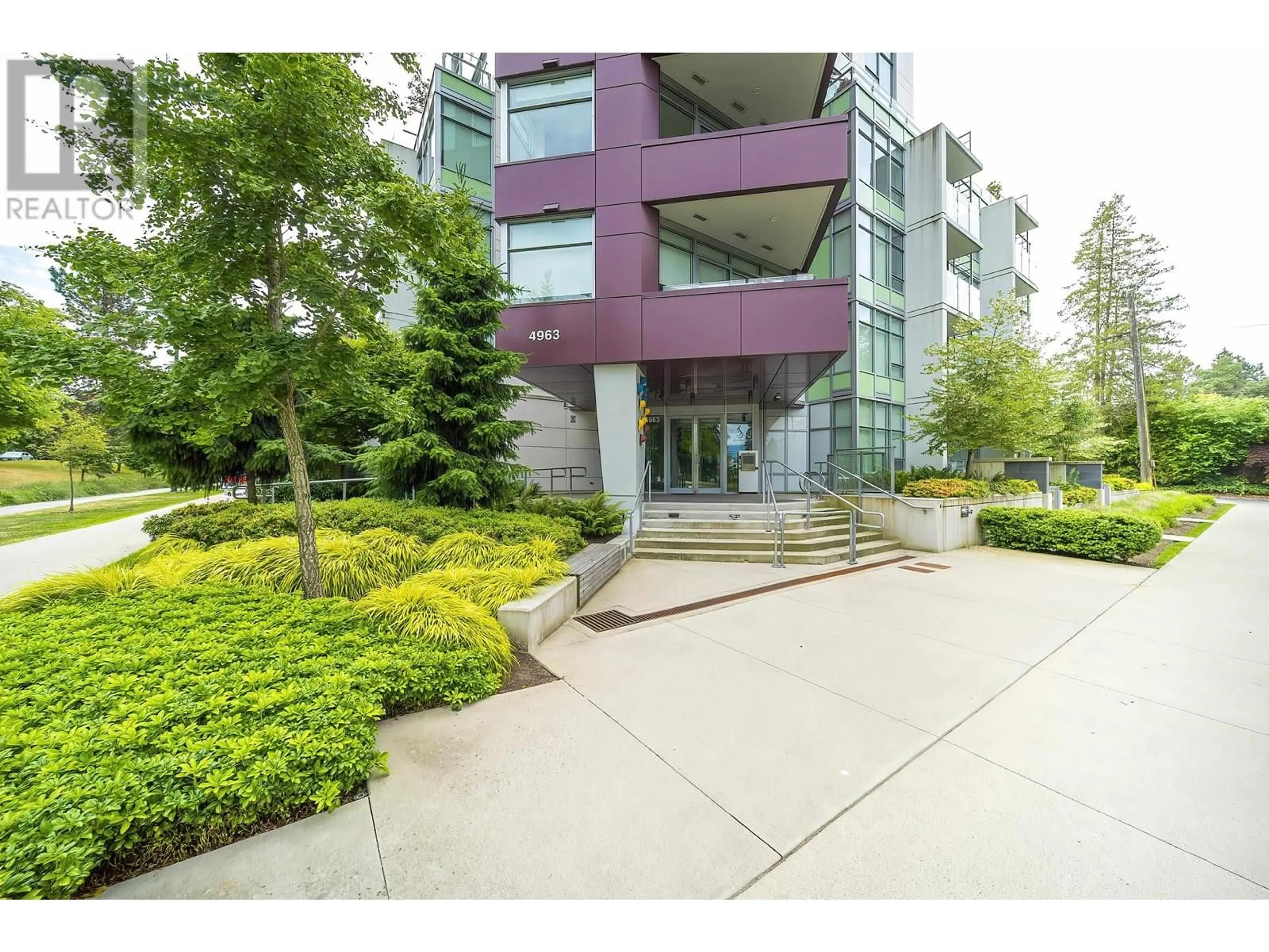 Indoor foyer for 209 - 4963 CAMBIE STREET, Vancouver British Columbia V5Z2Z6