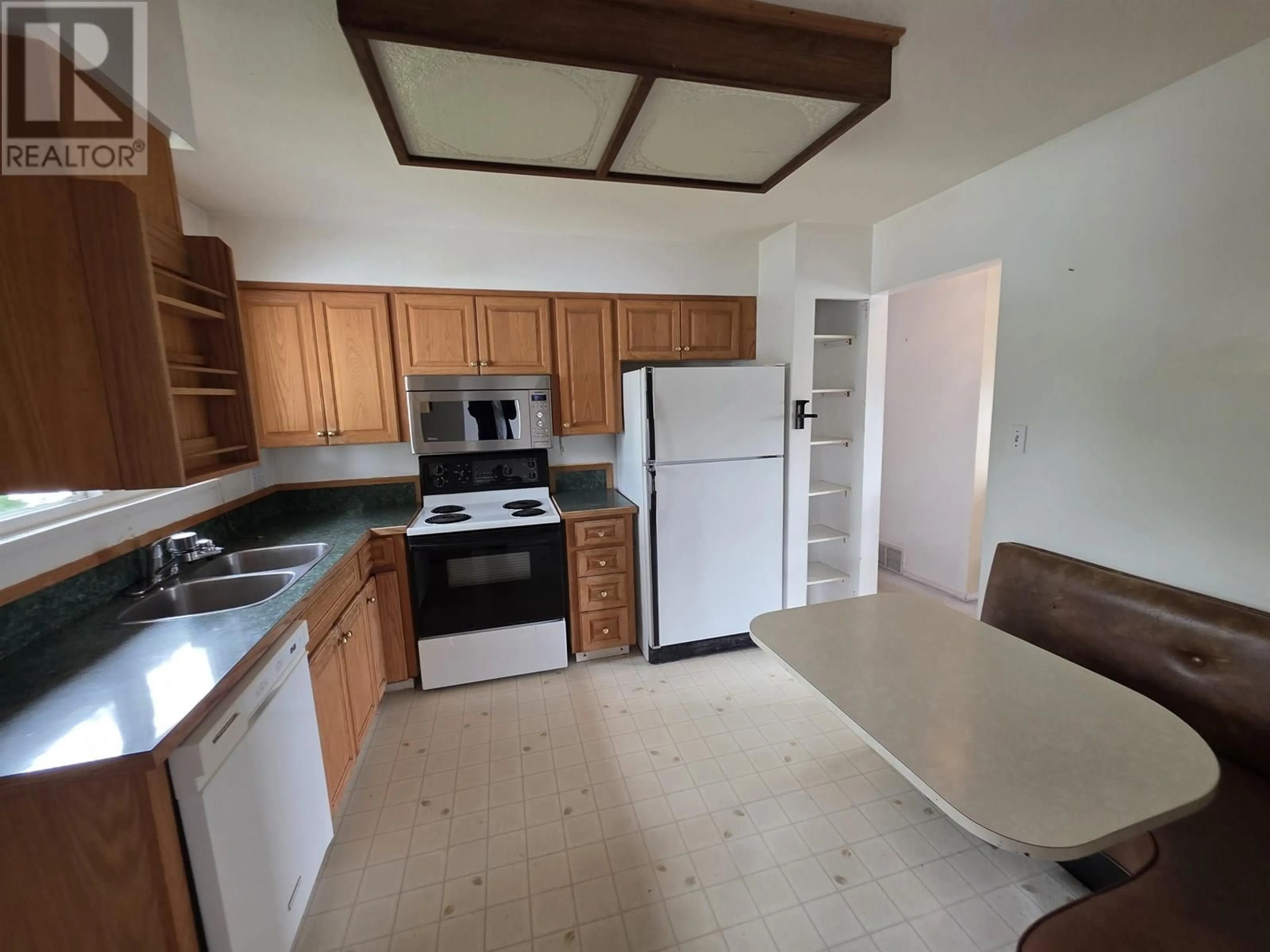 Standard kitchen, unknown for 3141 JERVIS STREET, Port Coquitlam British Columbia V3C3H6