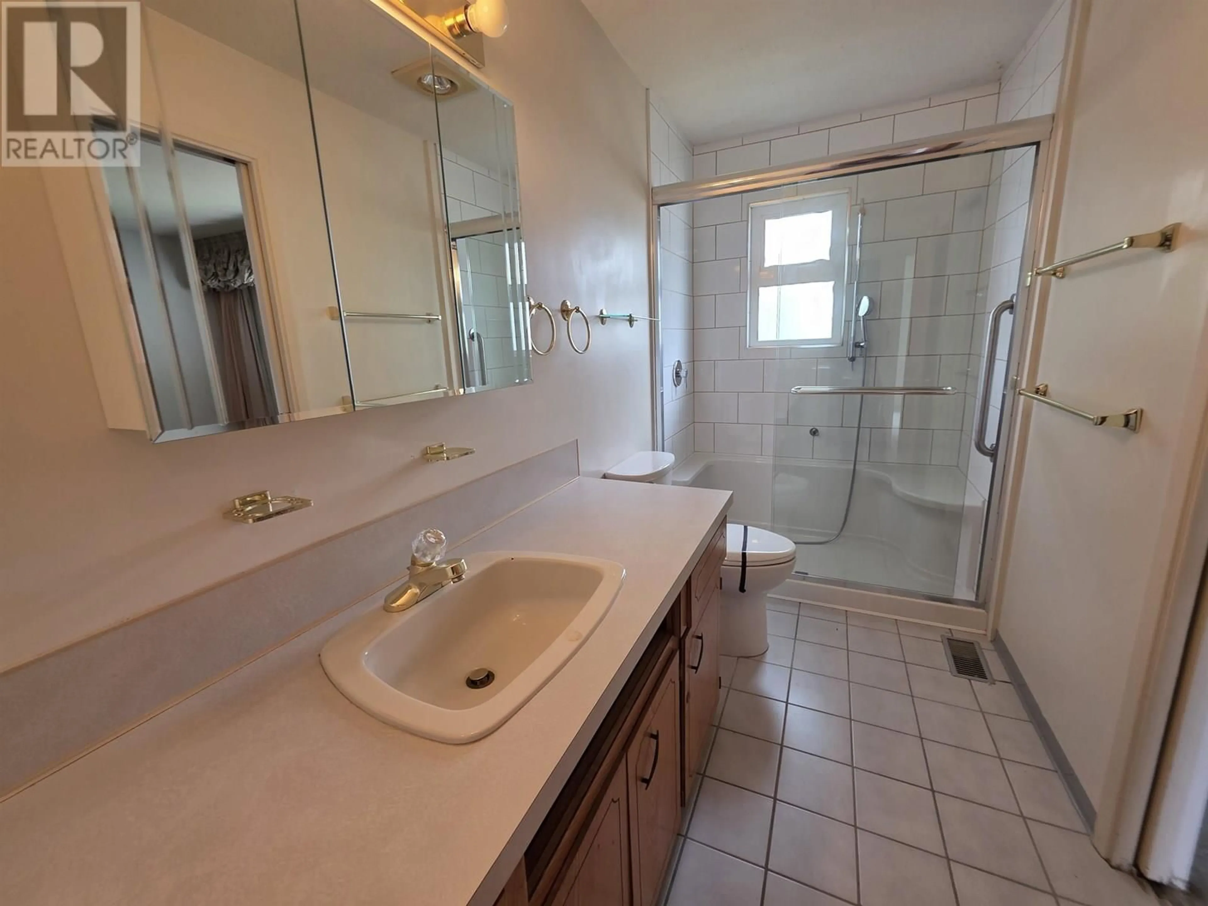 Standard bathroom, ceramic/tile floor for 3141 JERVIS STREET, Port Coquitlam British Columbia V3C3H6