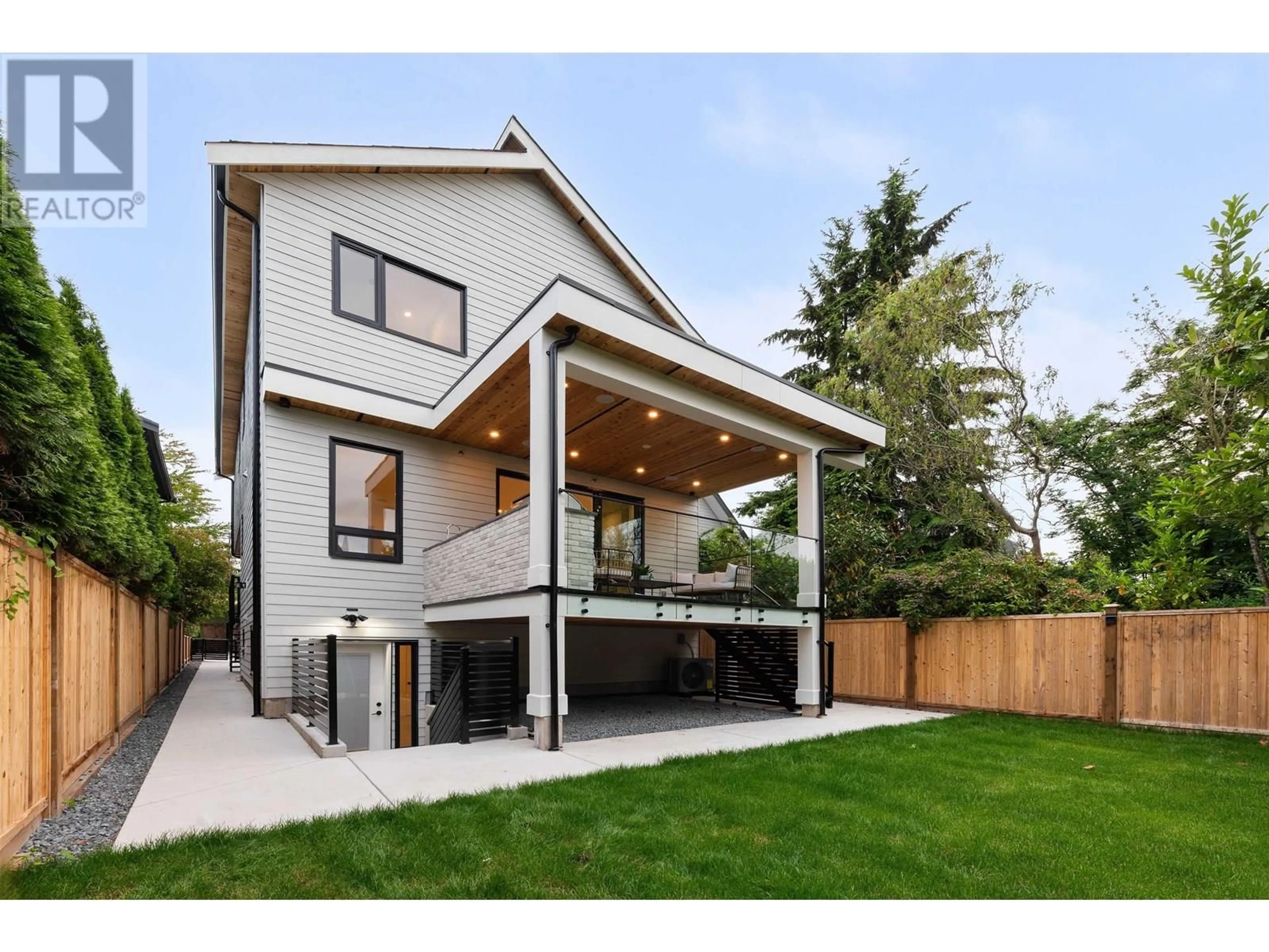 Home with vinyl exterior material, unknown for 2 - 65 KING EDWARD AVENUE, Vancouver British Columbia V5V2B8